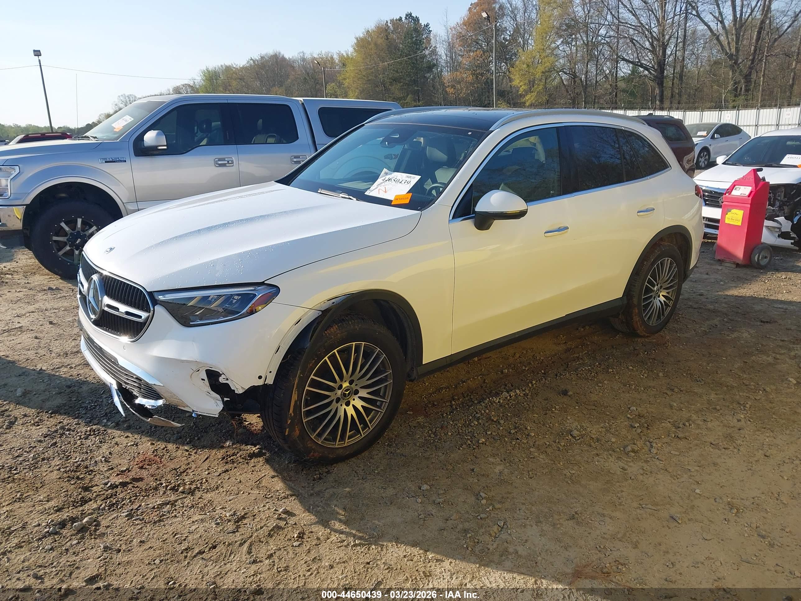 MERCEDES-BENZ GLC image 2