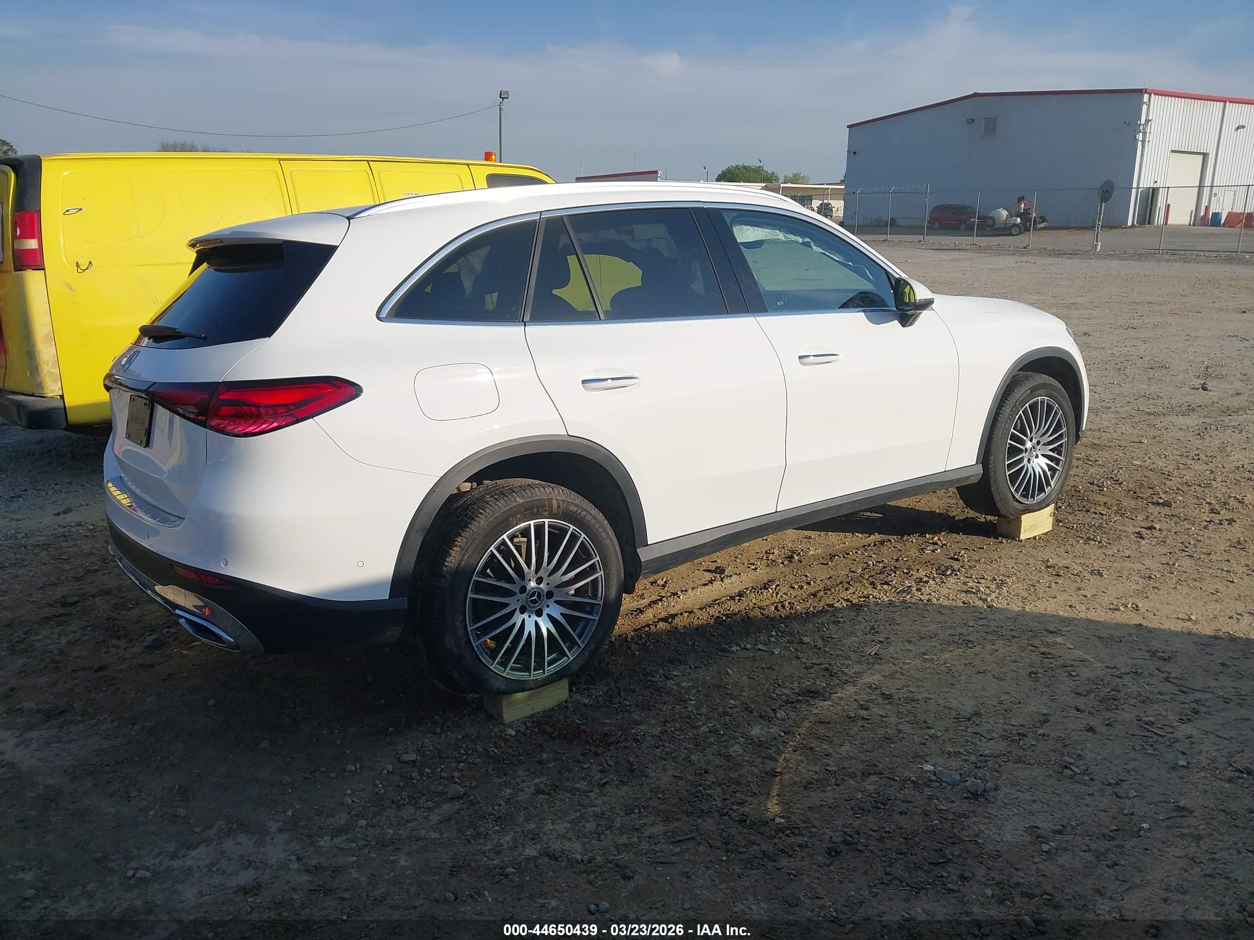 MERCEDES-BENZ GLC image 4