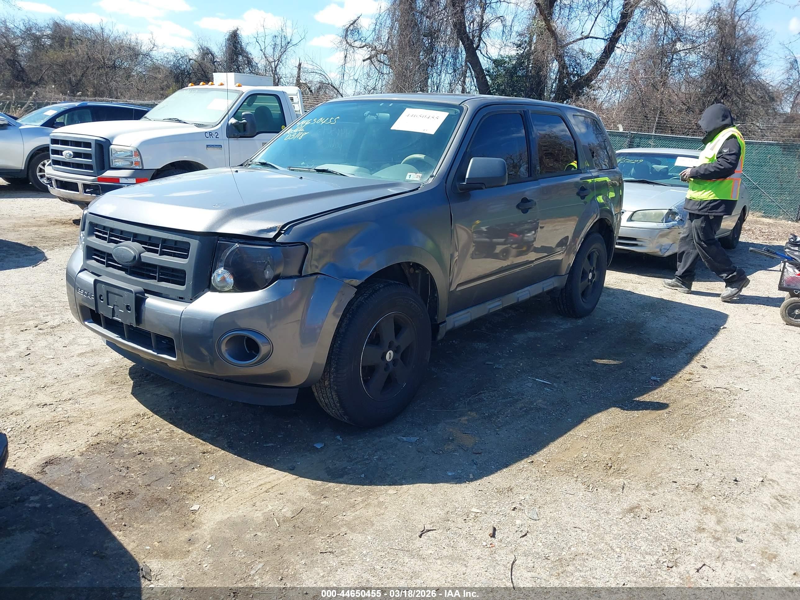 FORD ESCAPE image 2