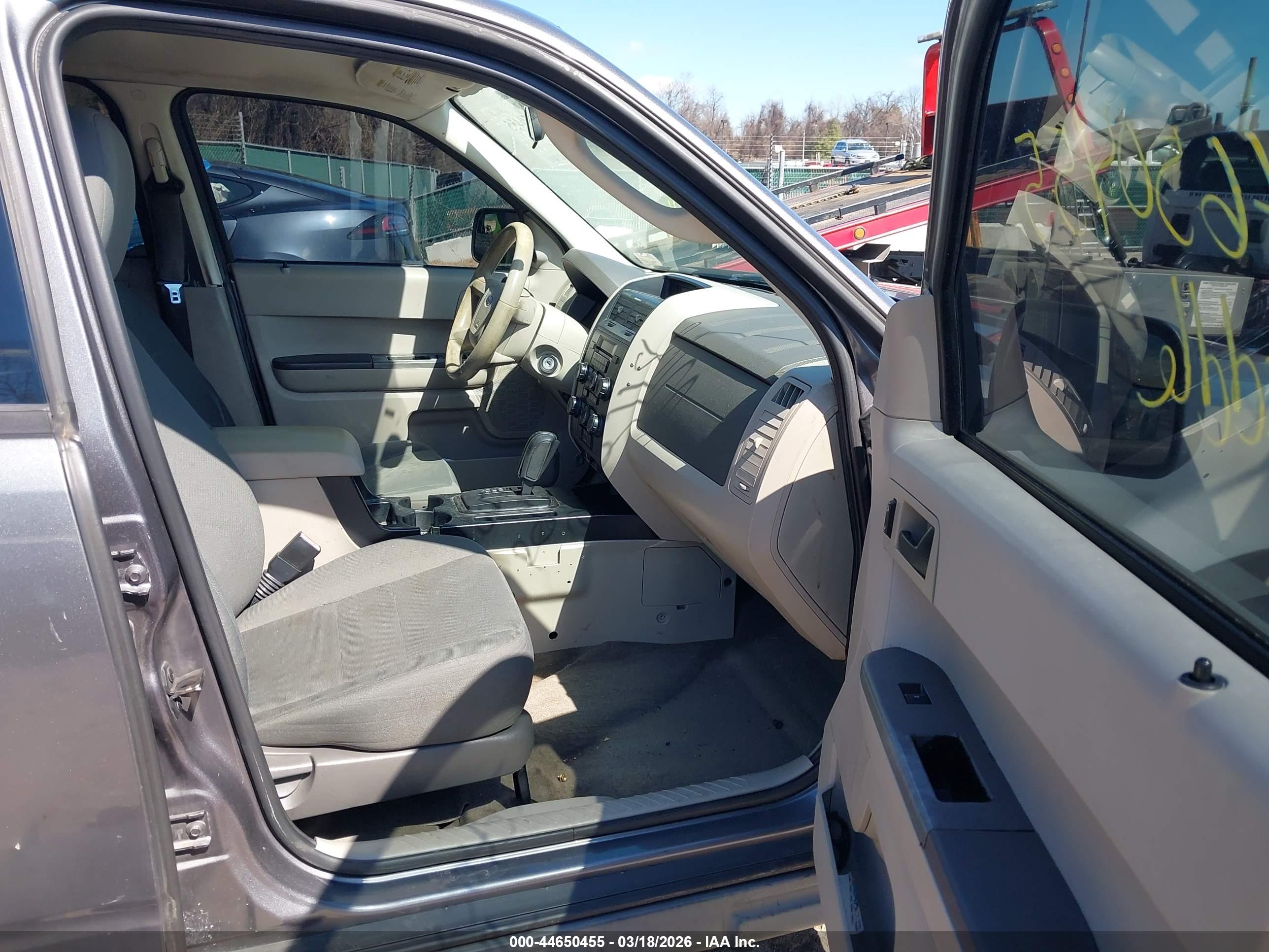 FORD ESCAPE image 5