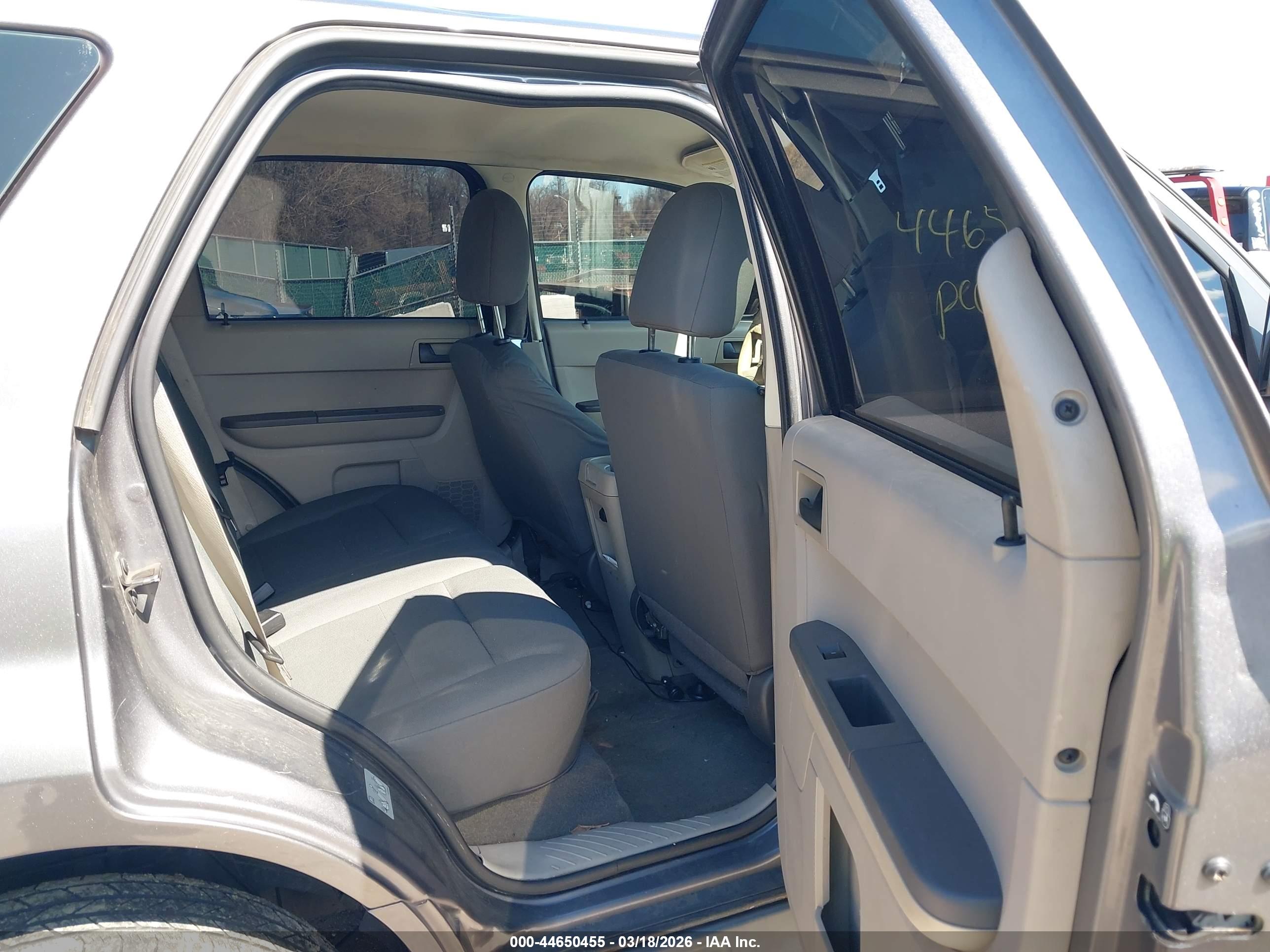 FORD ESCAPE image 8