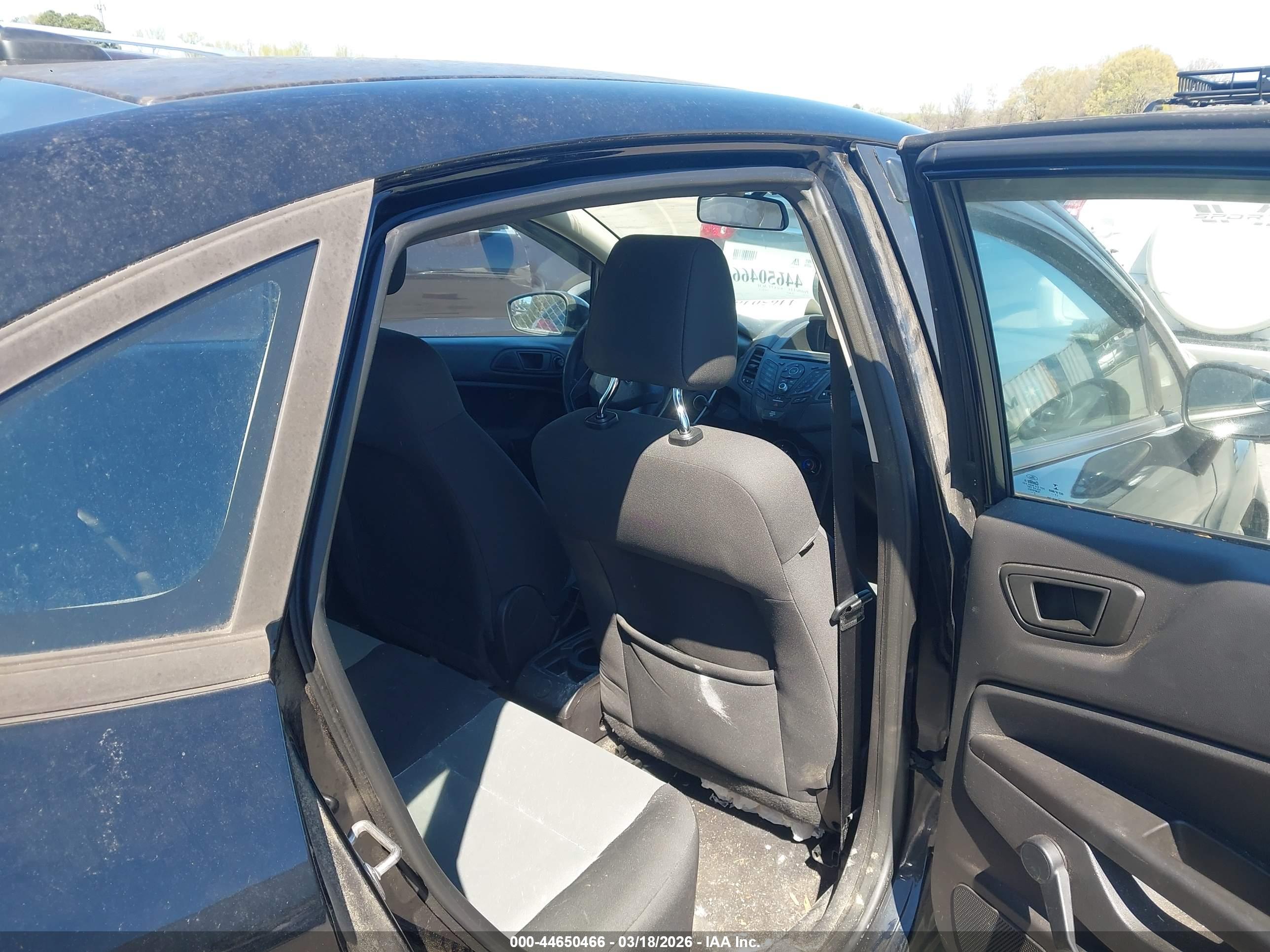 FORD FIESTA image 8