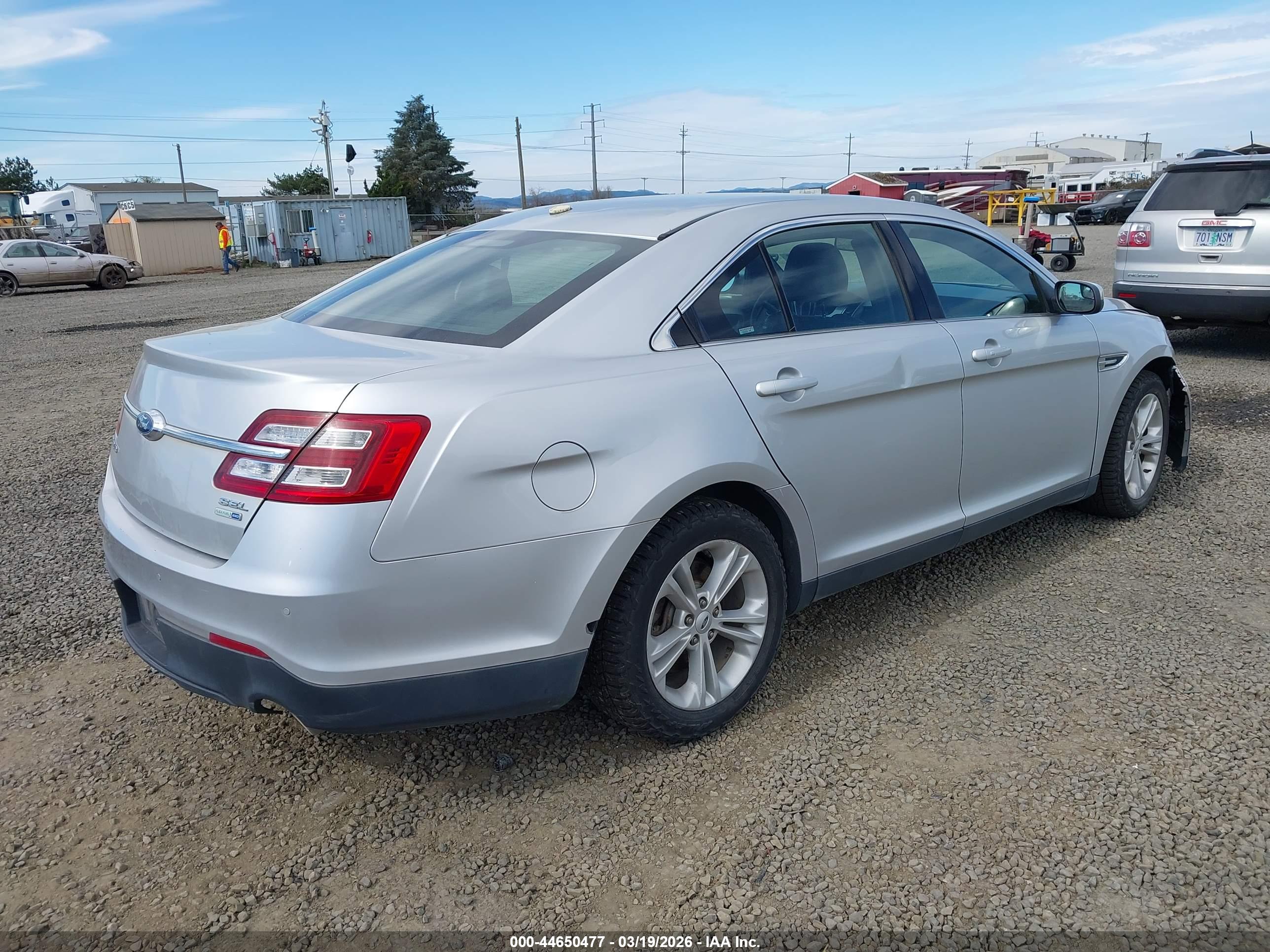 FORD TAURUS image 4