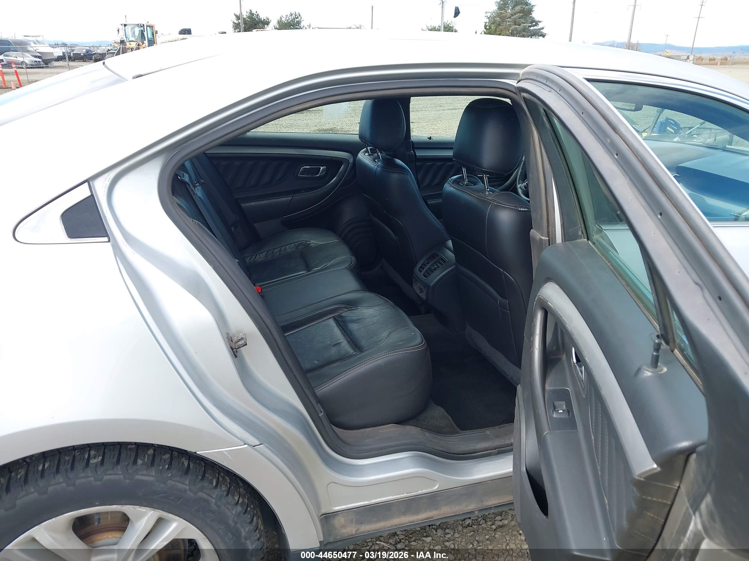 FORD TAURUS image 8