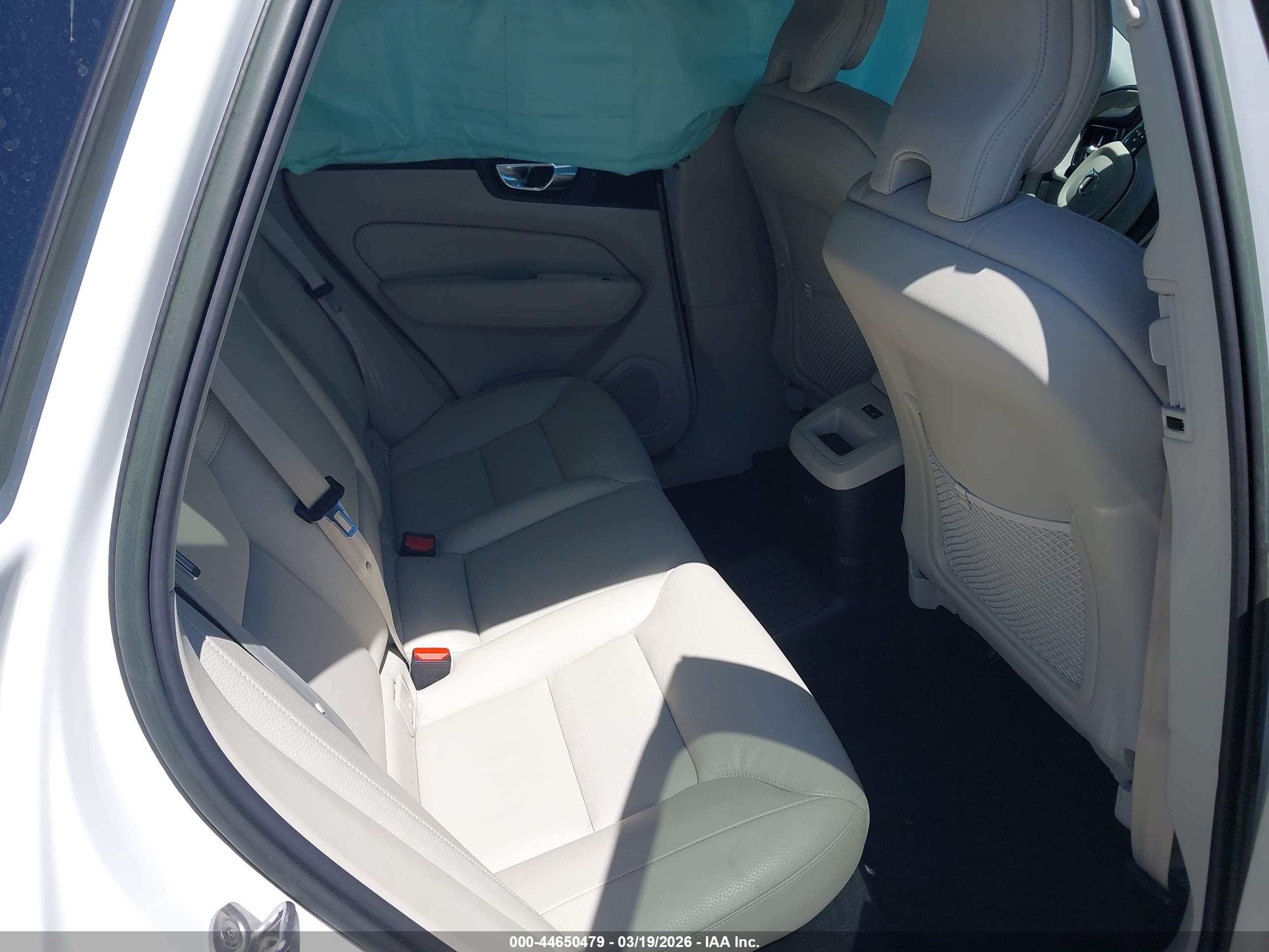 VOLVO XC60 image 8