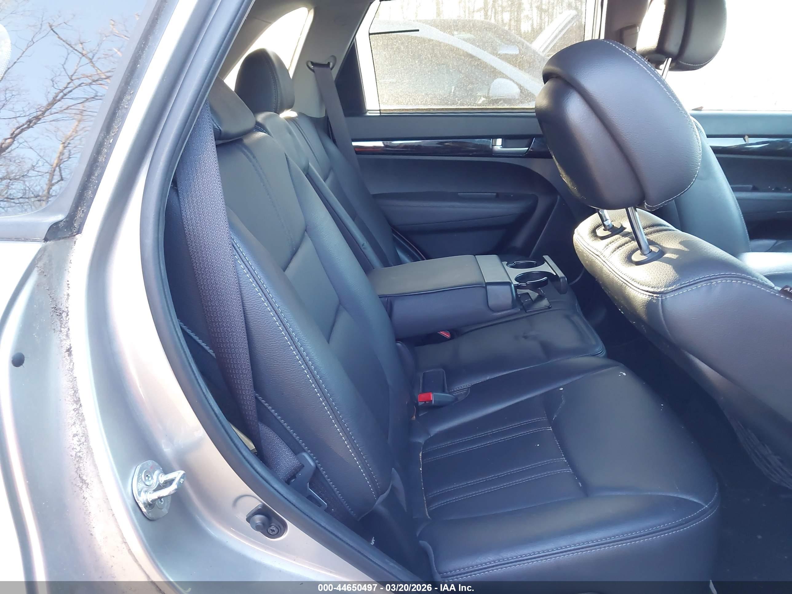 KIA SORENTO image 8