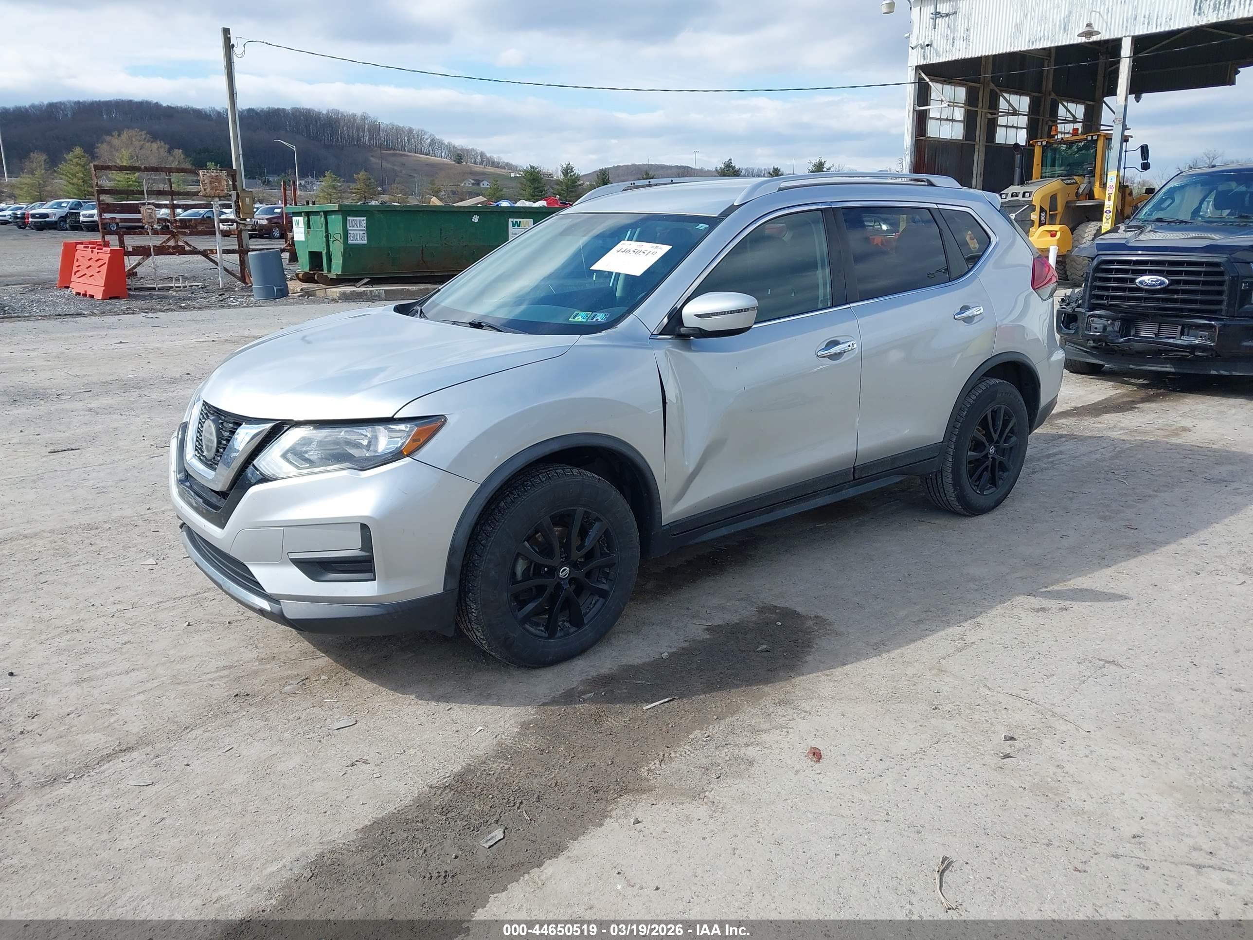 NISSAN ROGUE image 2