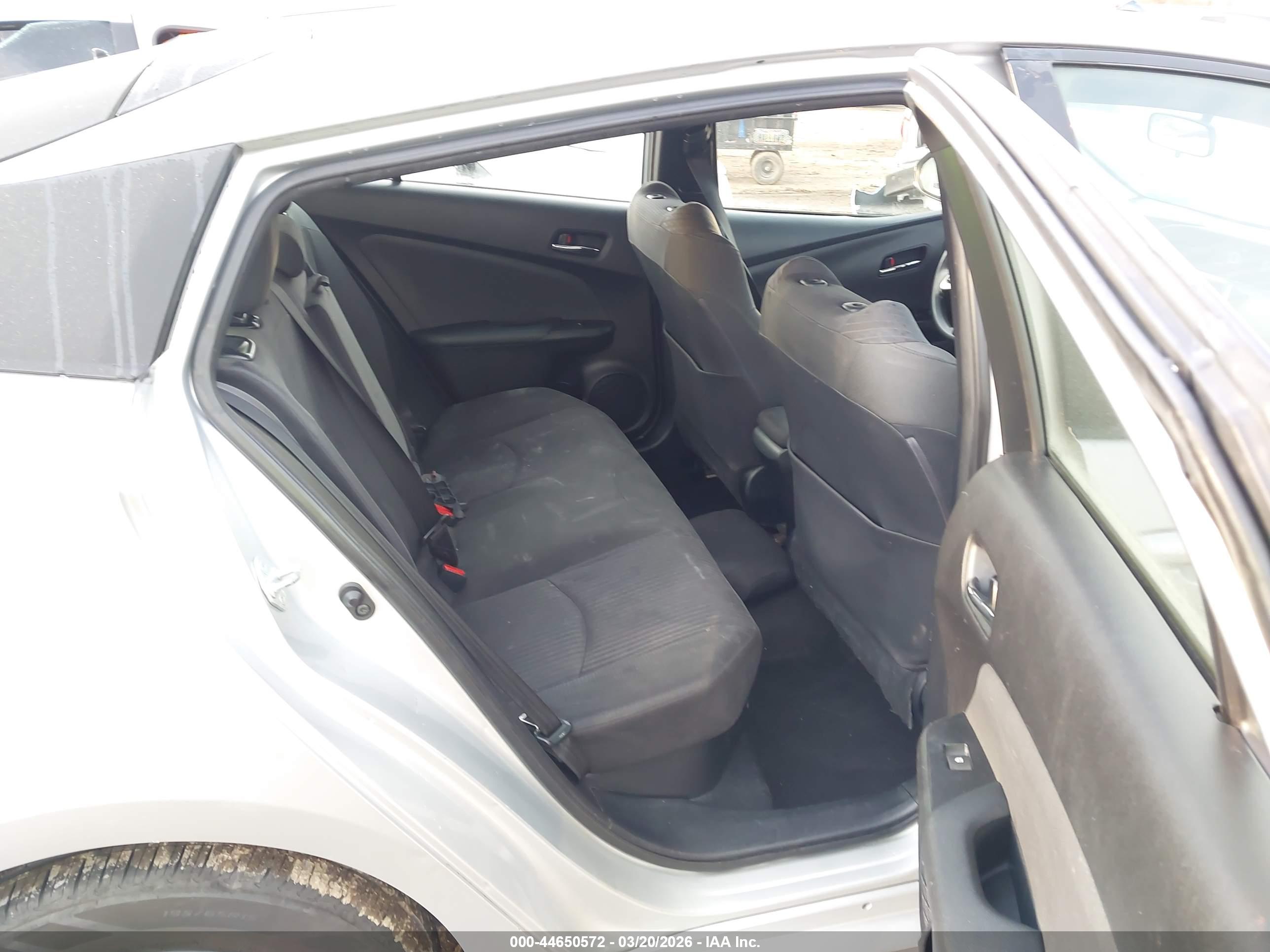 TOYOTA PRIUS image 8