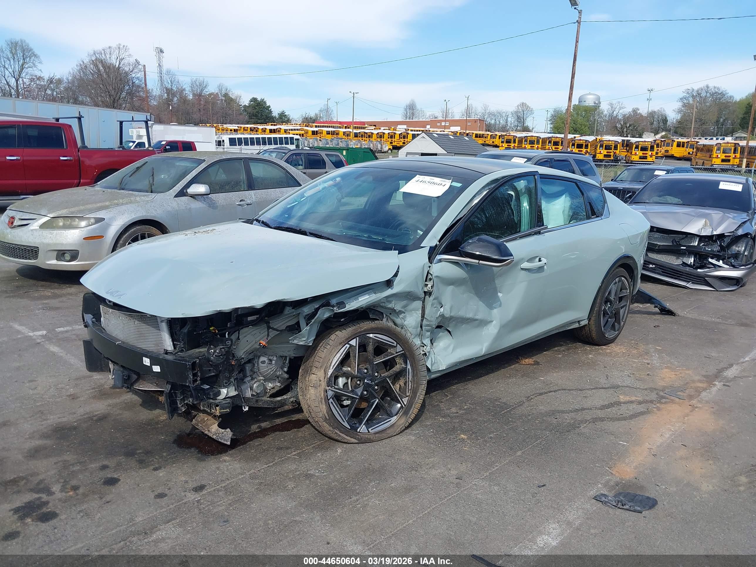 KIA K4 image 2