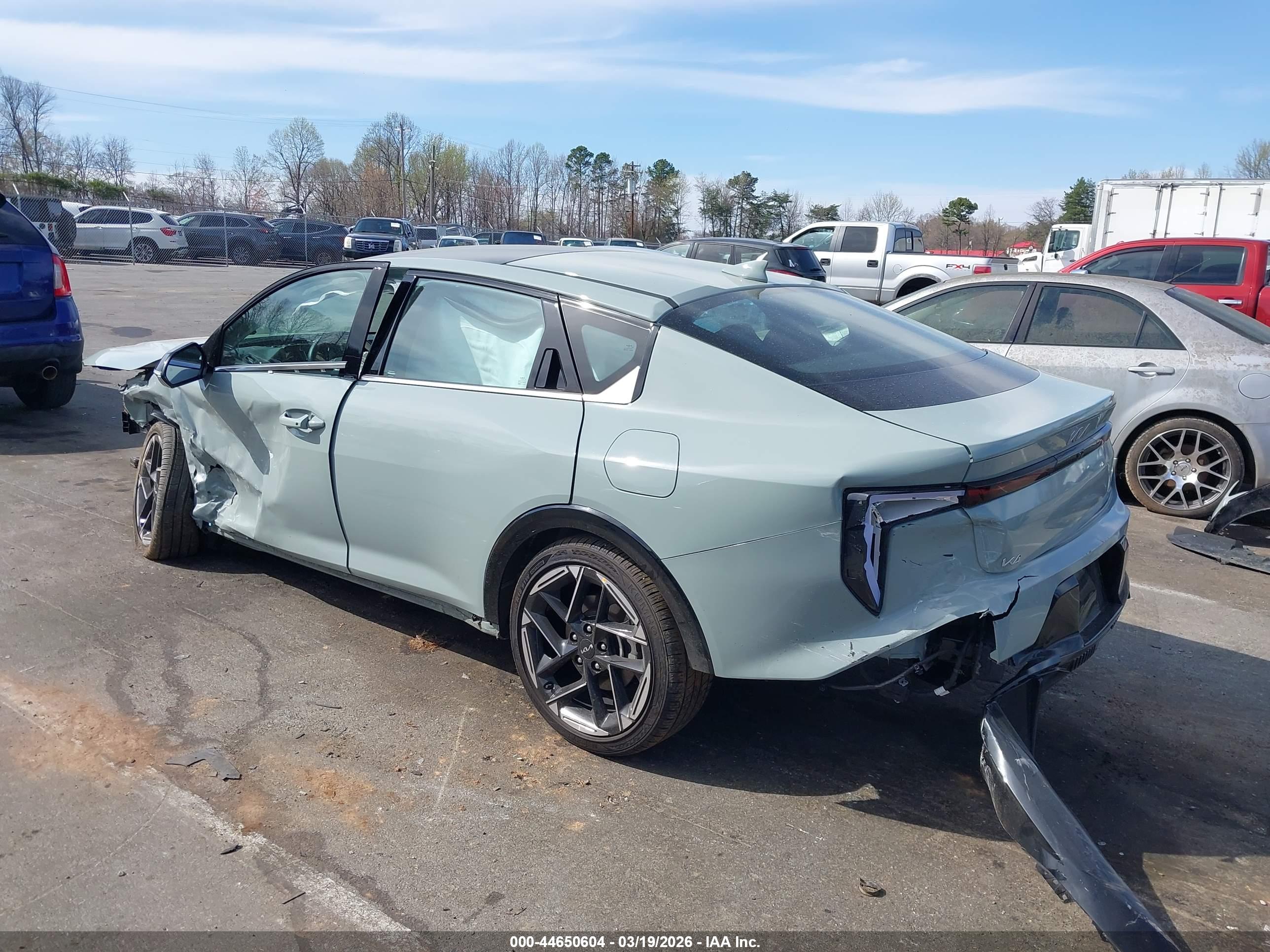 KIA K4 image 3