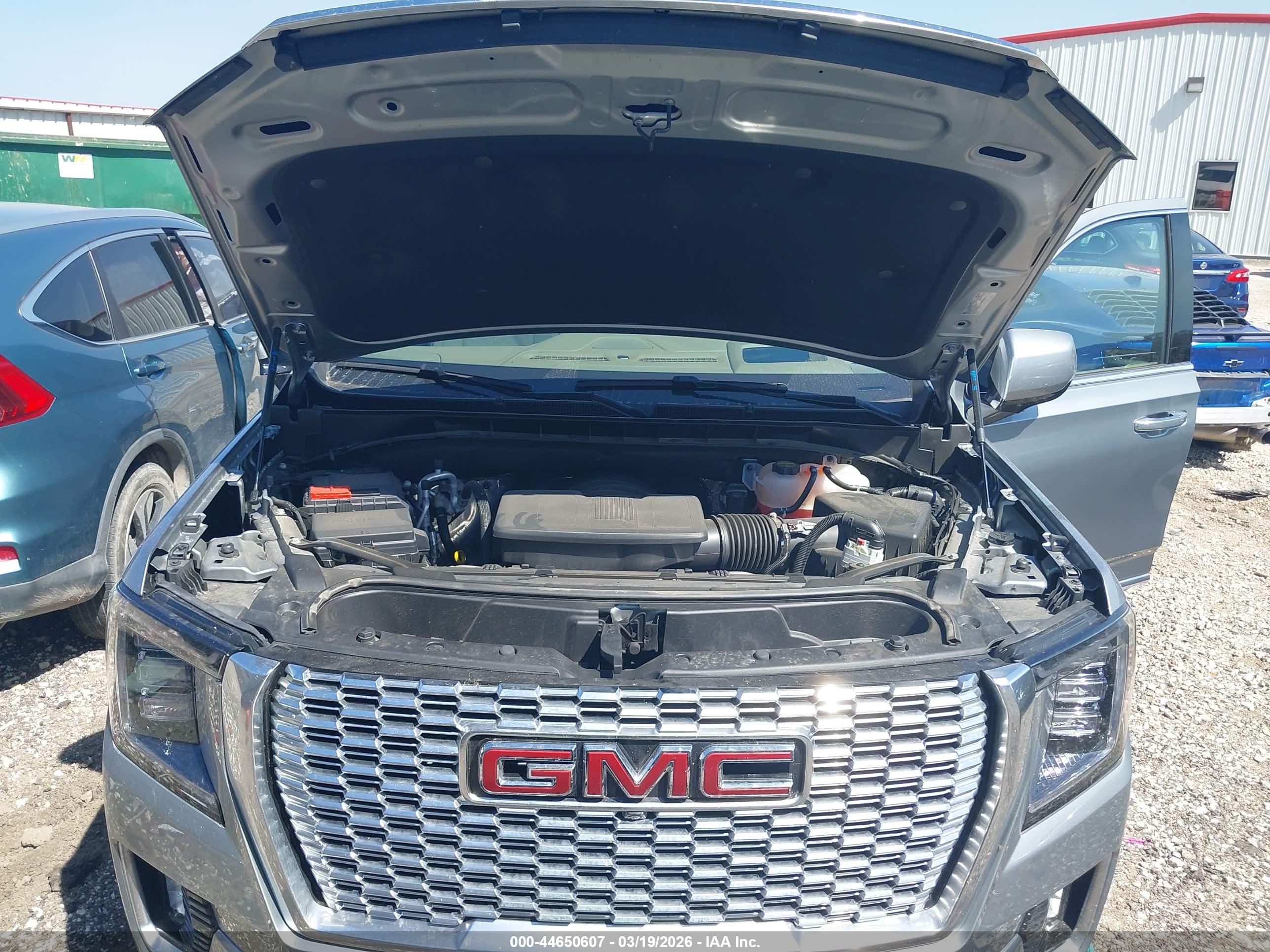 GMC YUKON image 10