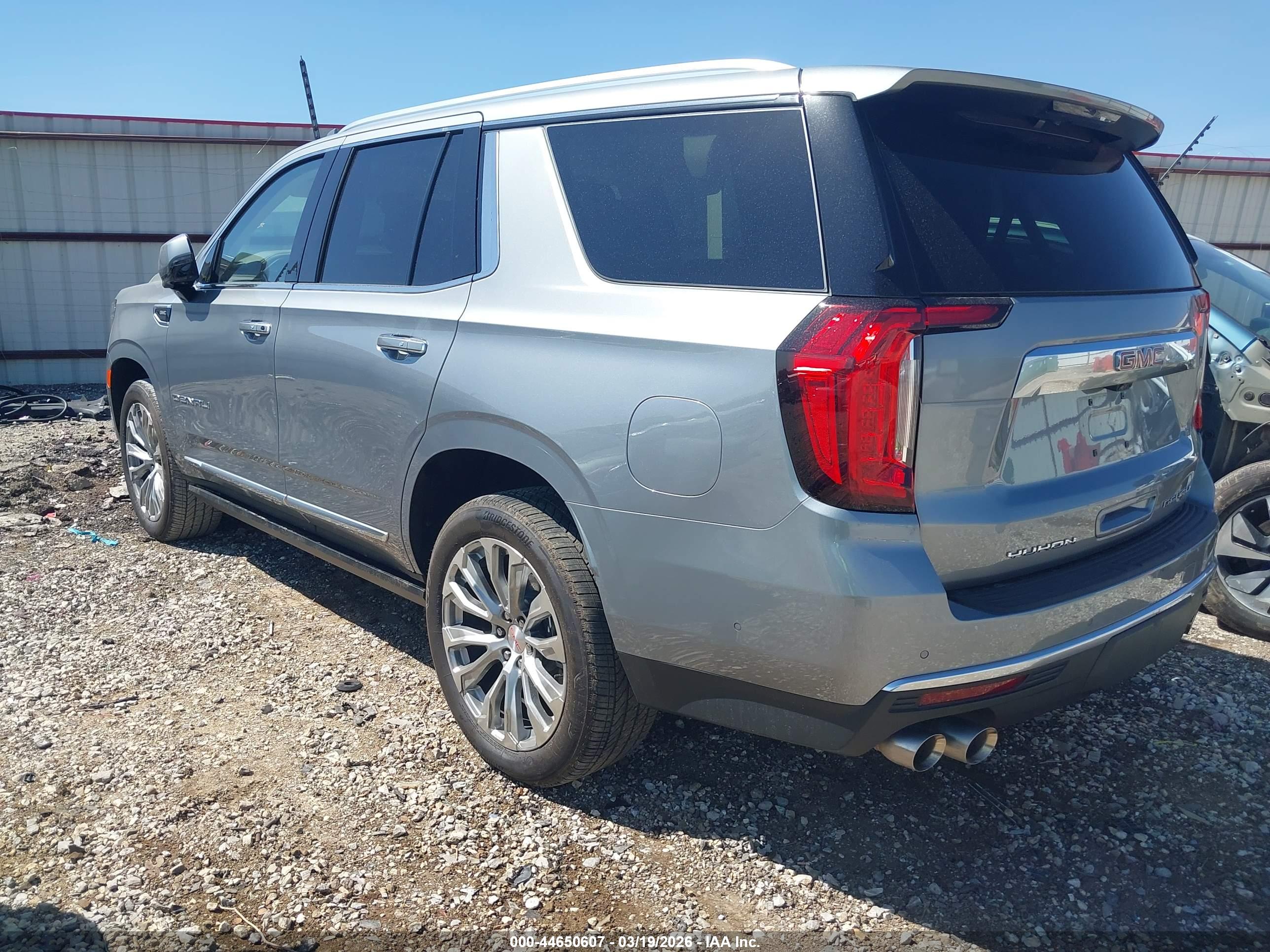 GMC YUKON image 3