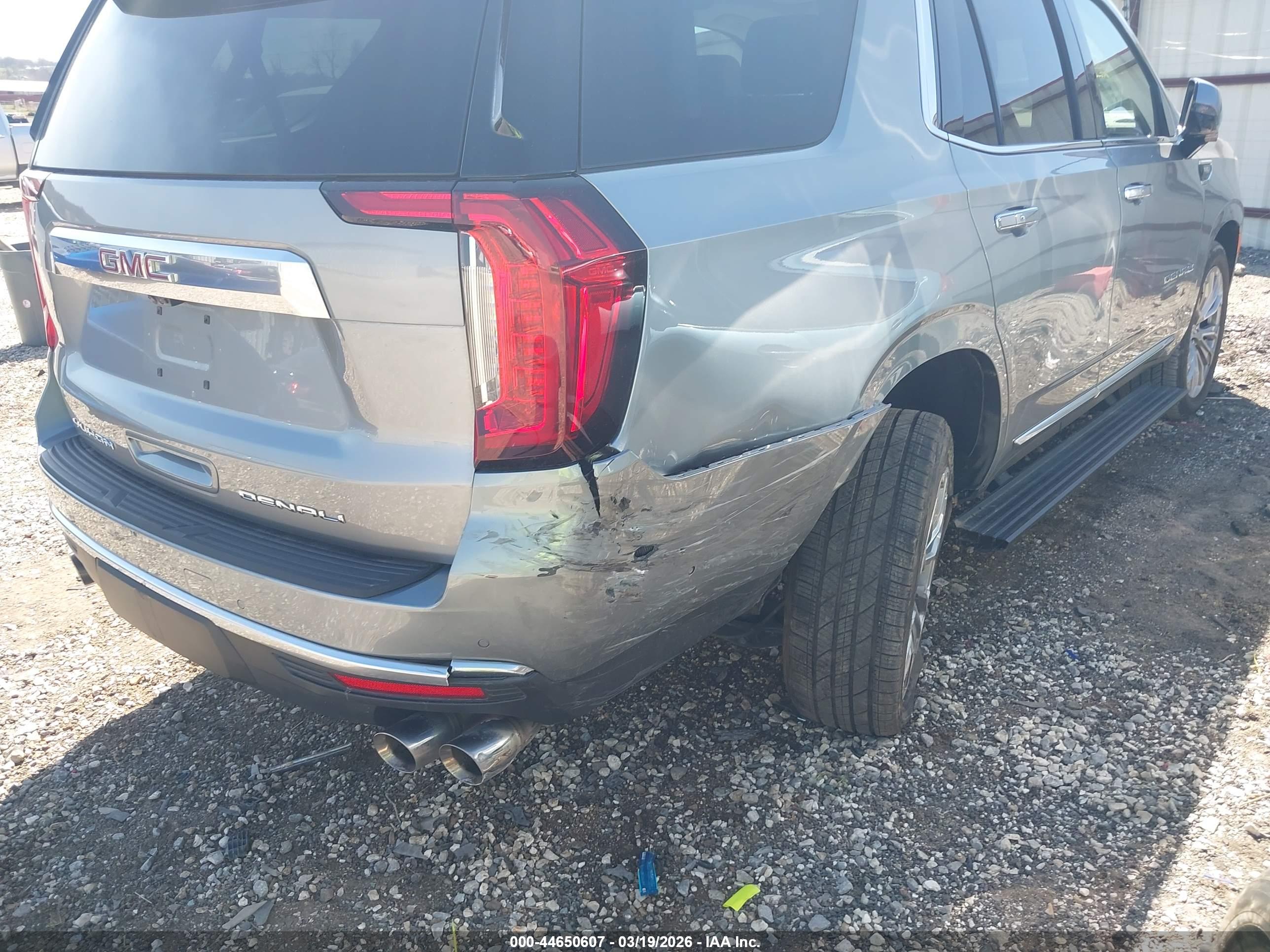 GMC YUKON image 6