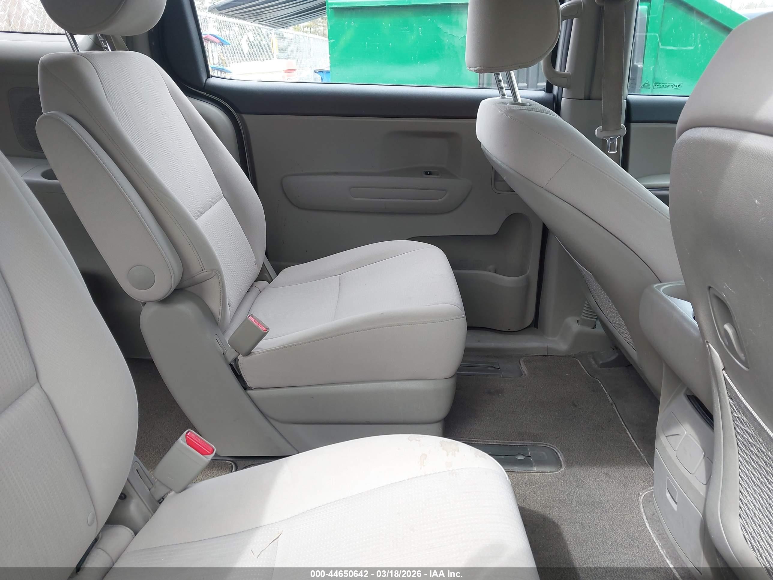 KIA SEDONA image 8