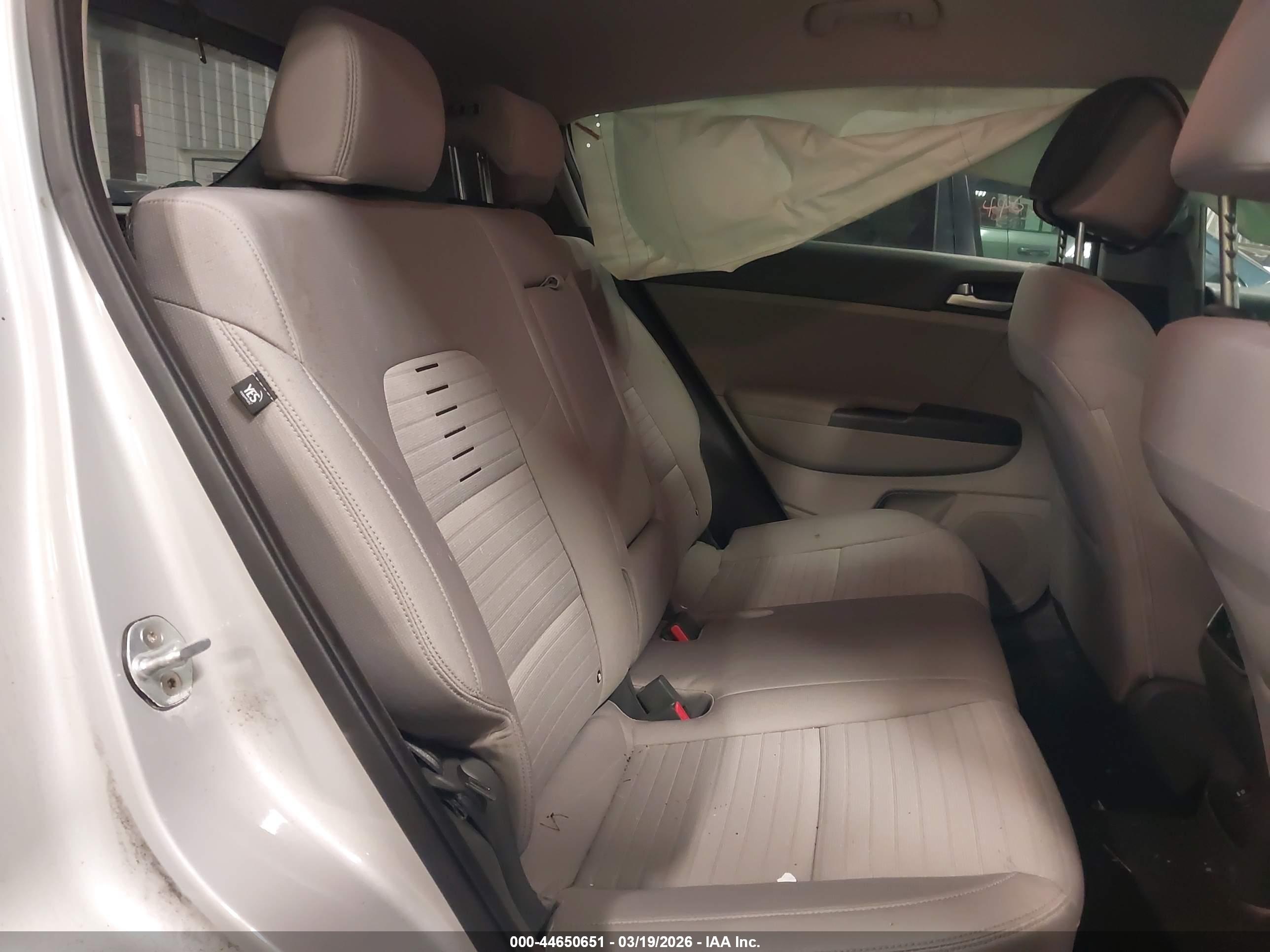 KIA SPORTAGE image 8