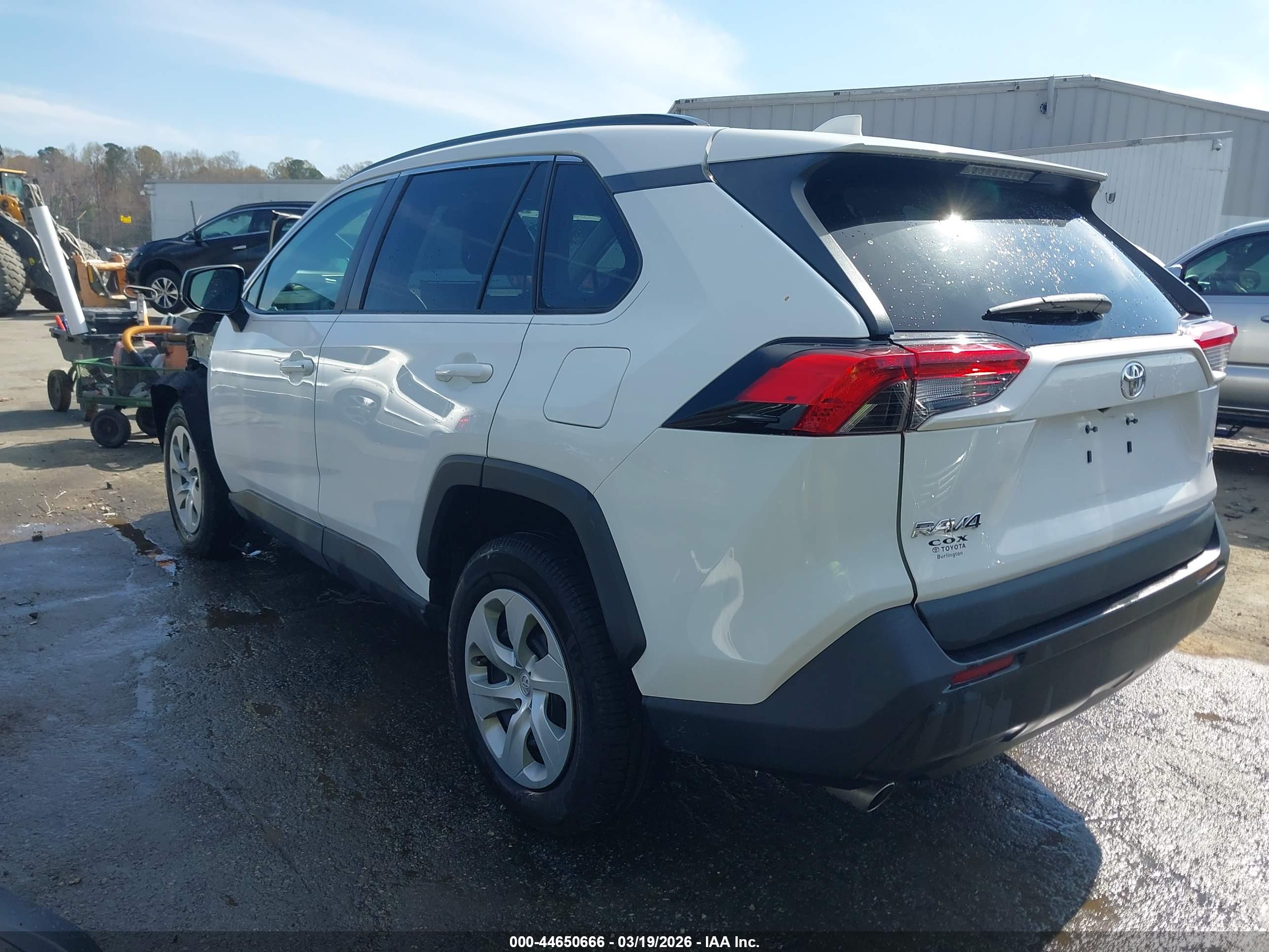 TOYOTA RAV4 image 3
