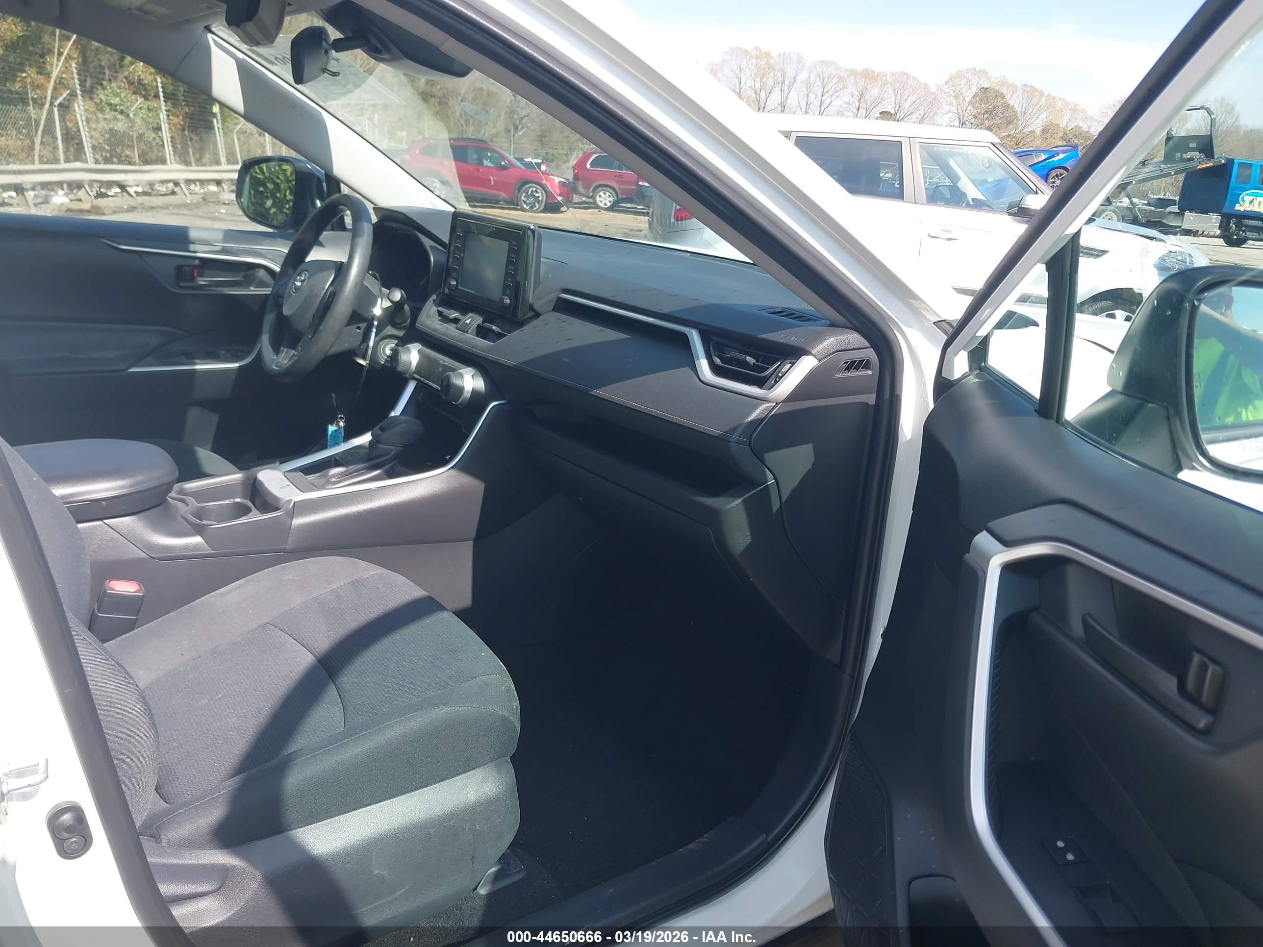 TOYOTA RAV4 image 5