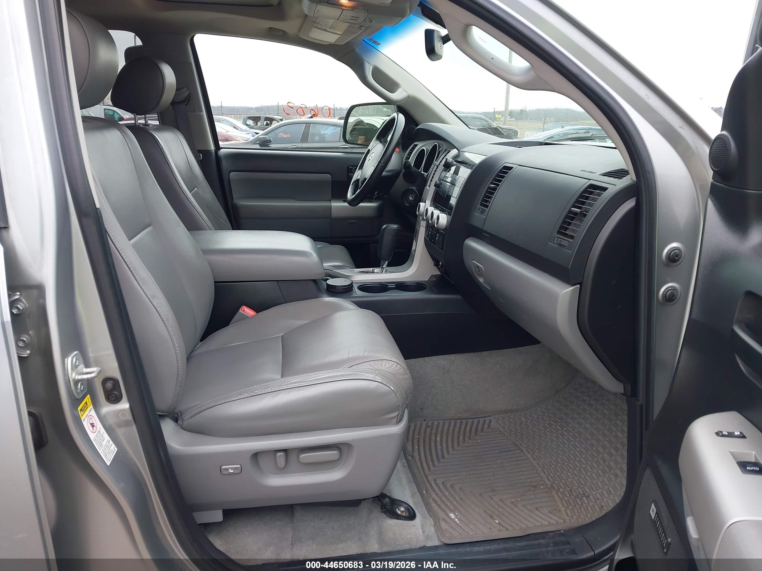 TOYOTA SEQUOIA image 5