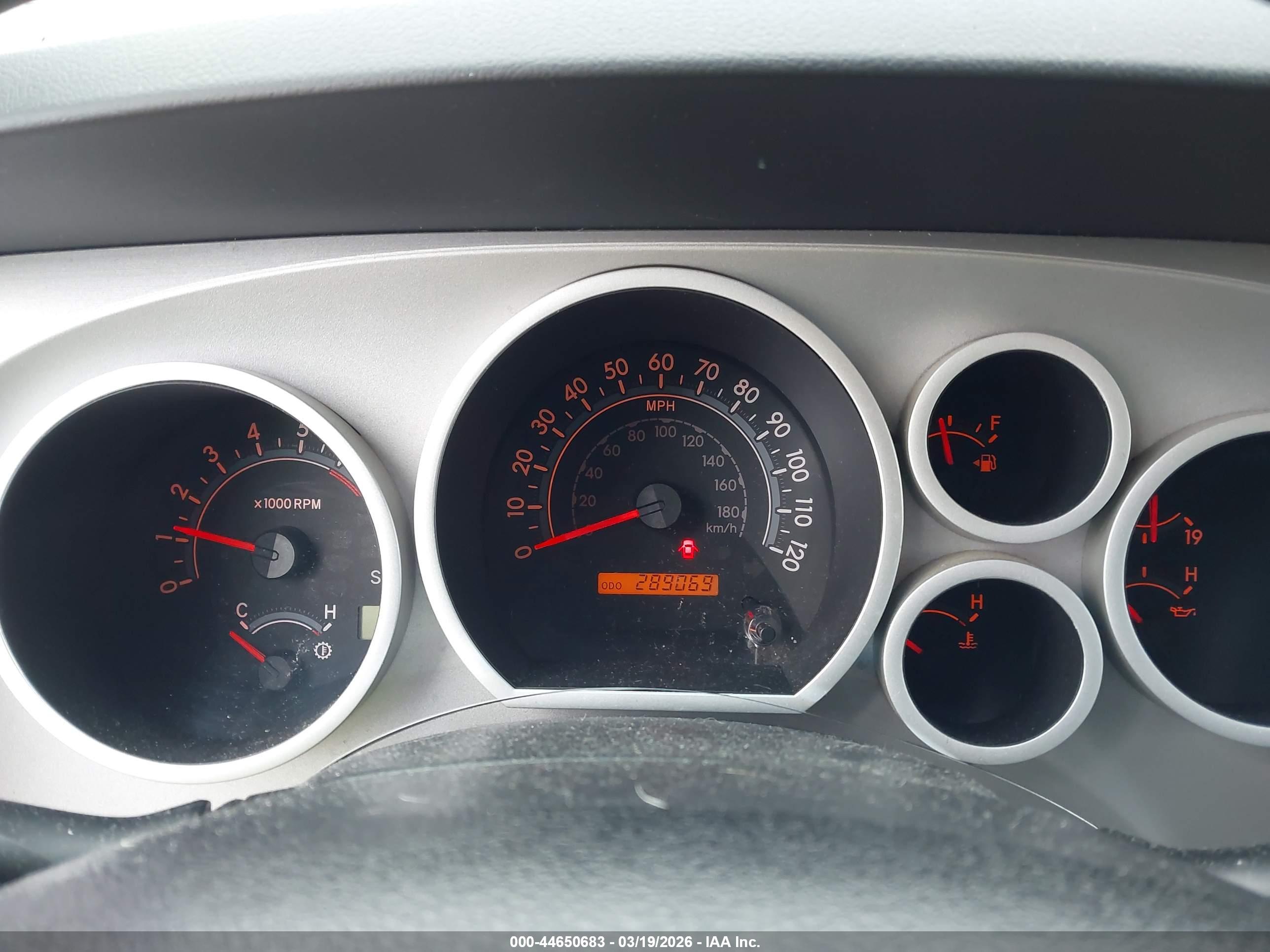 TOYOTA SEQUOIA image 7