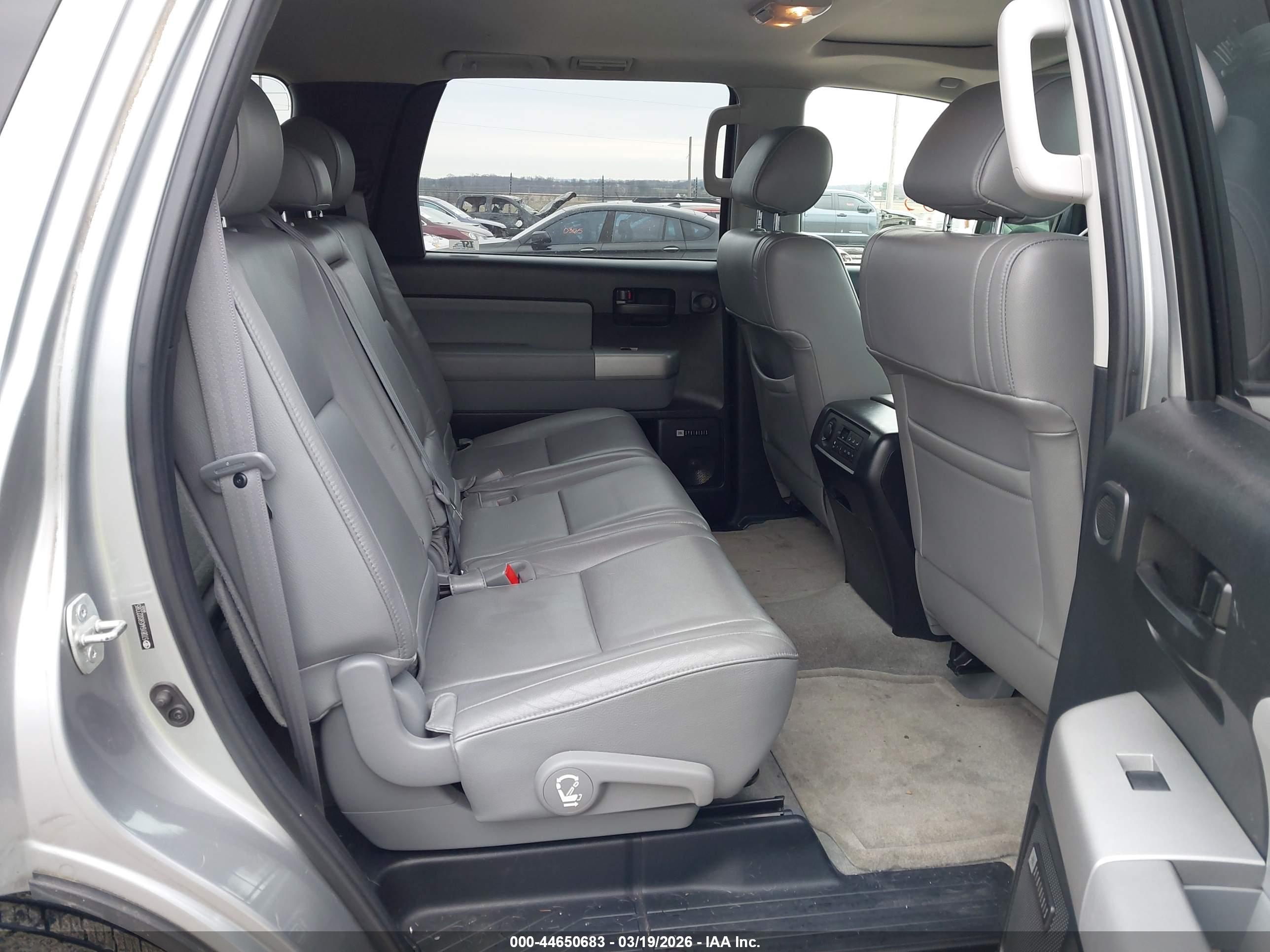 TOYOTA SEQUOIA image 8