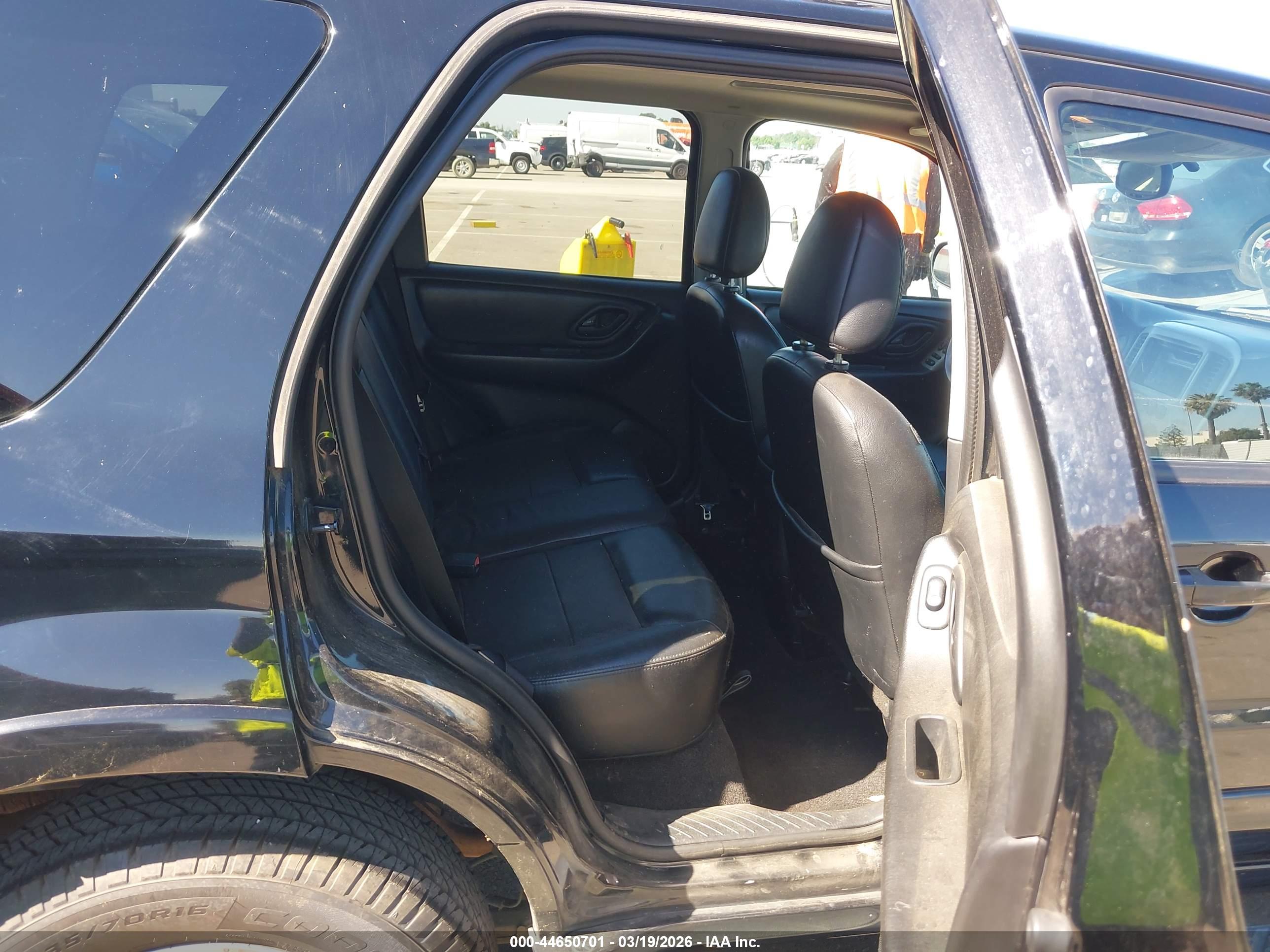 FORD ESCAPE image 8