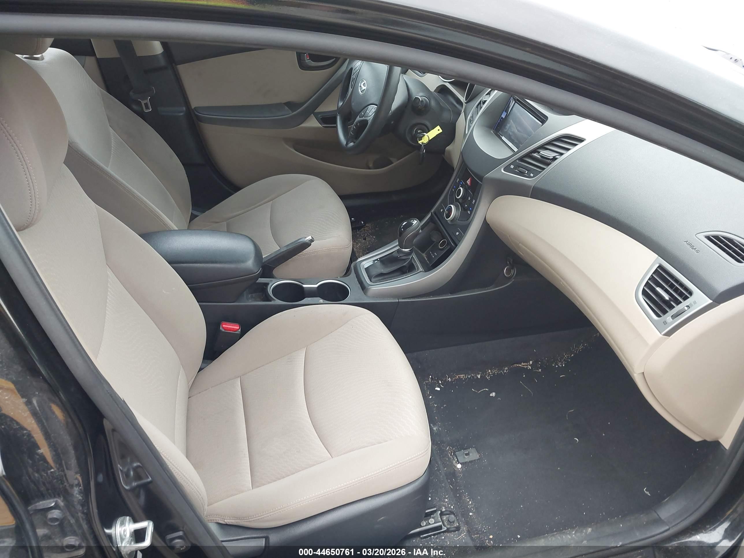 HYUNDAI ELANTRA image 5