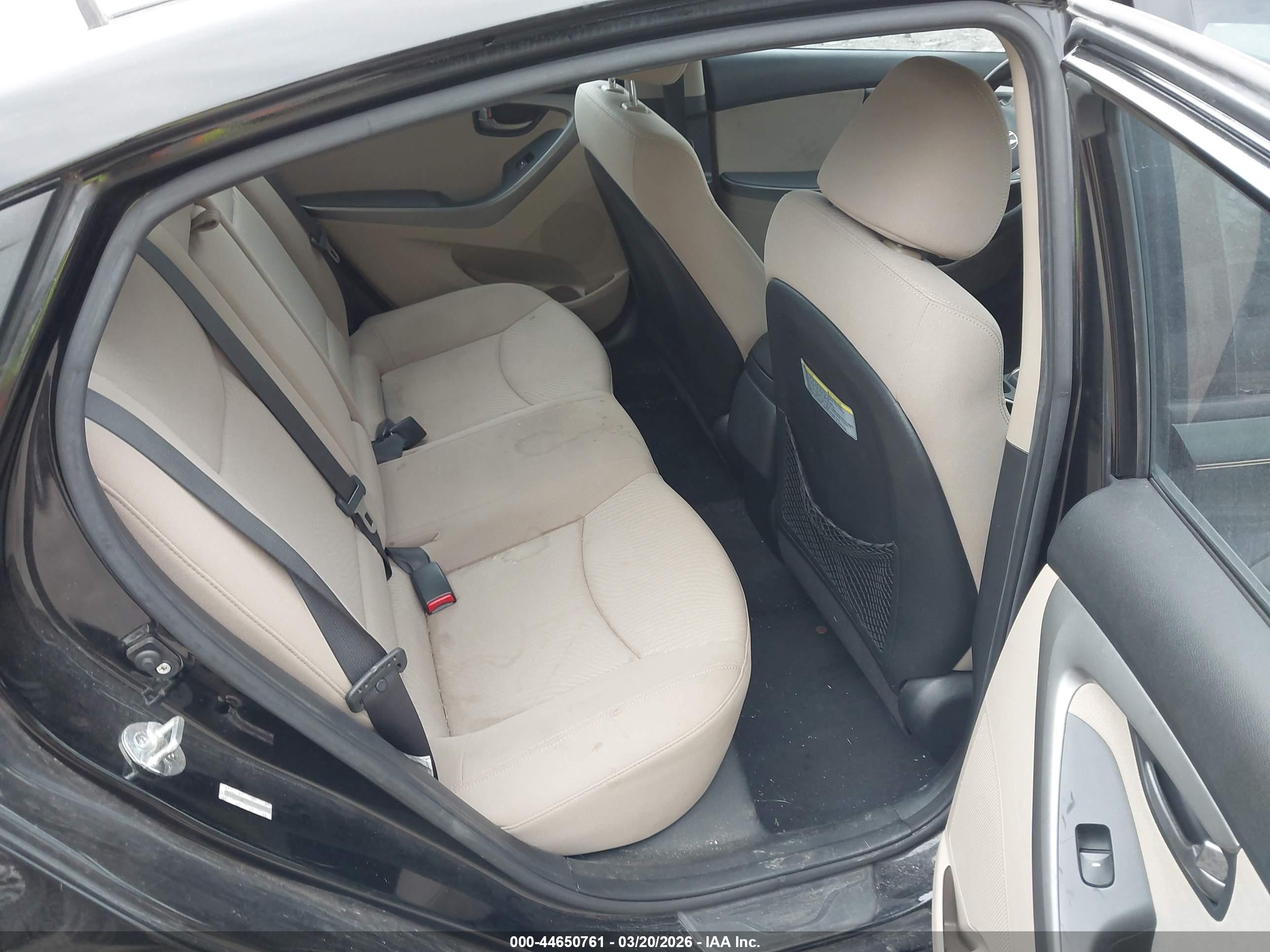 HYUNDAI ELANTRA image 8