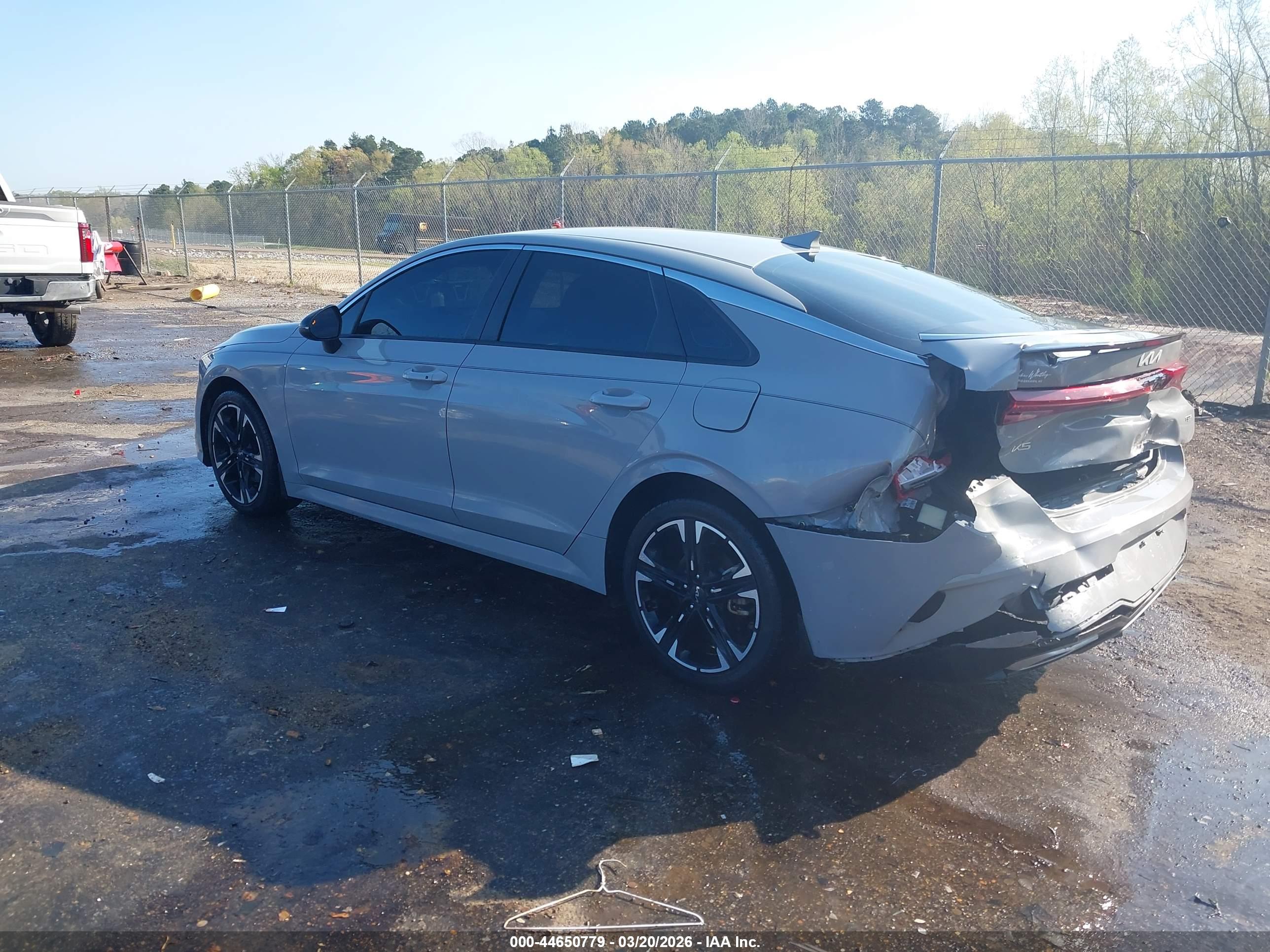 KIA K5 image 3