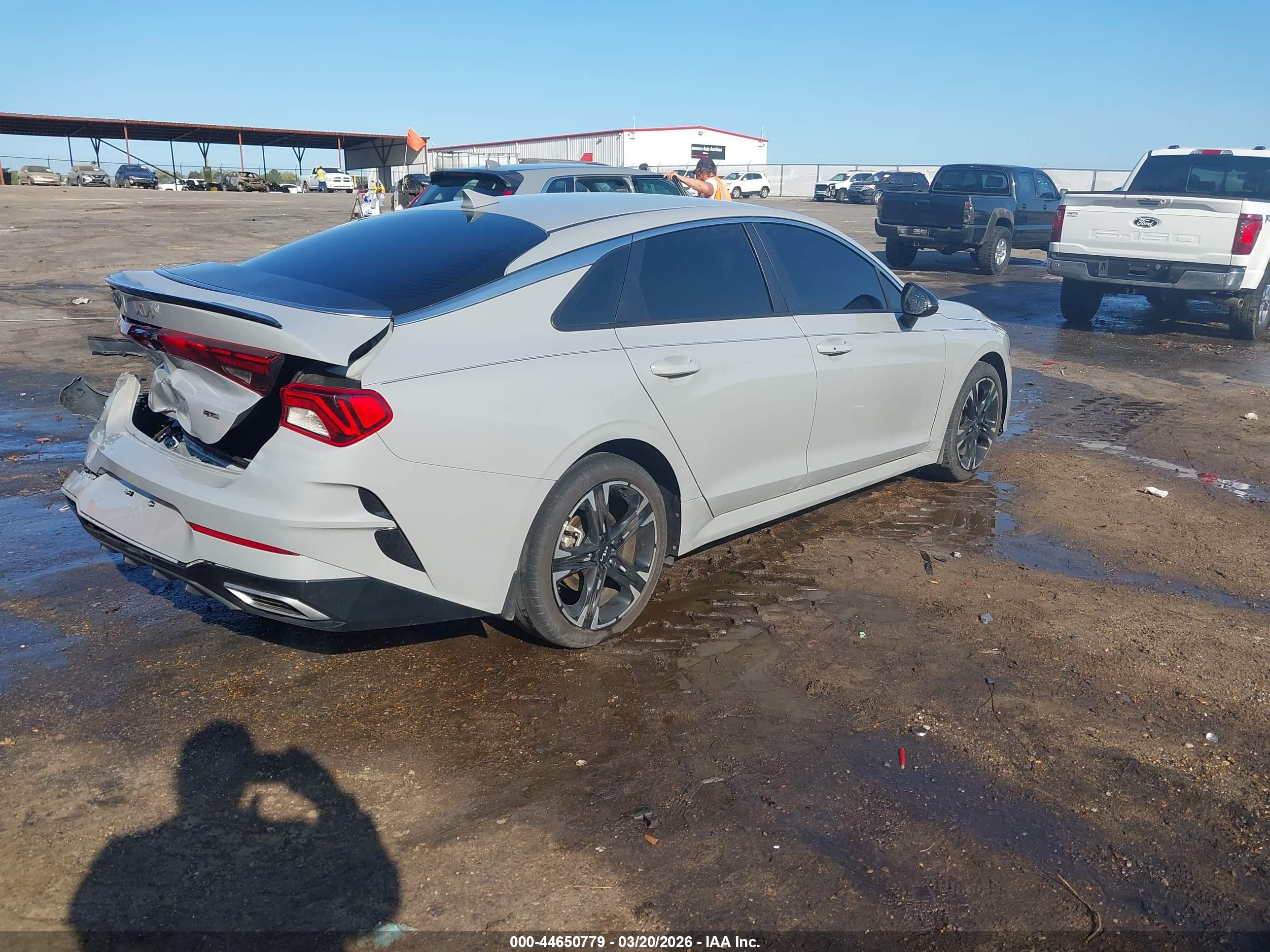 KIA K5 image 4