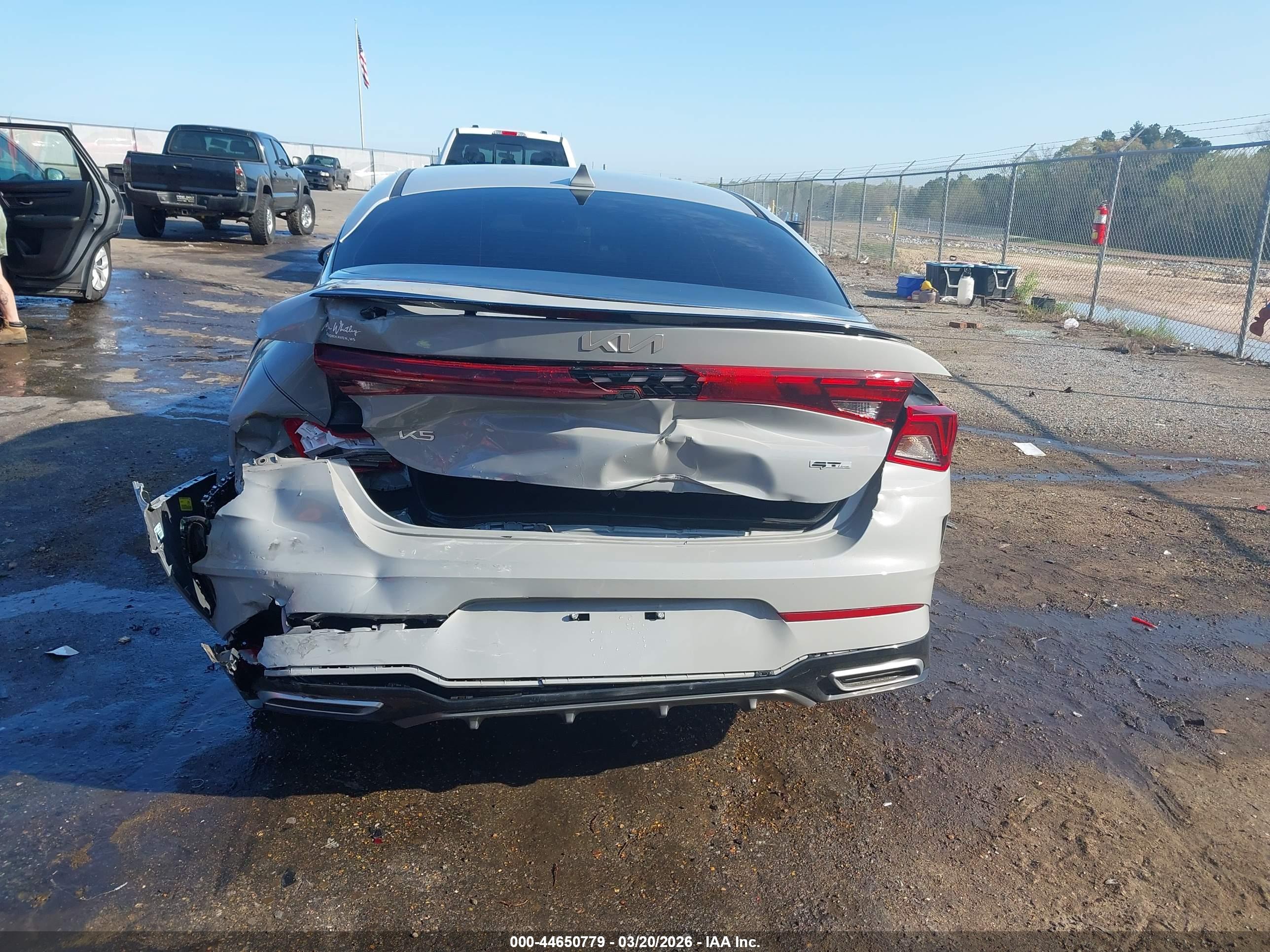 KIA K5 image 6