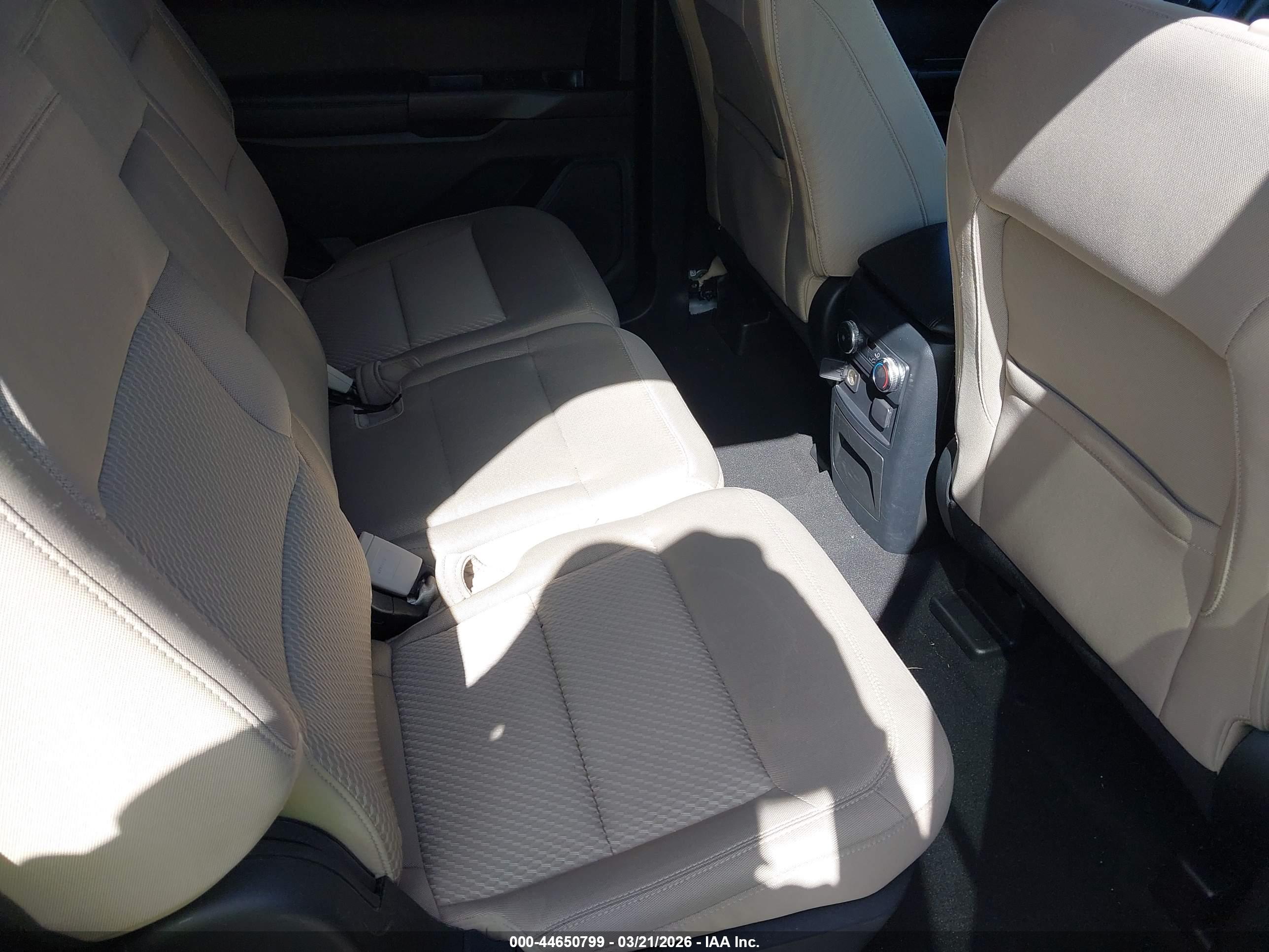 FORD EXPLORER image 8