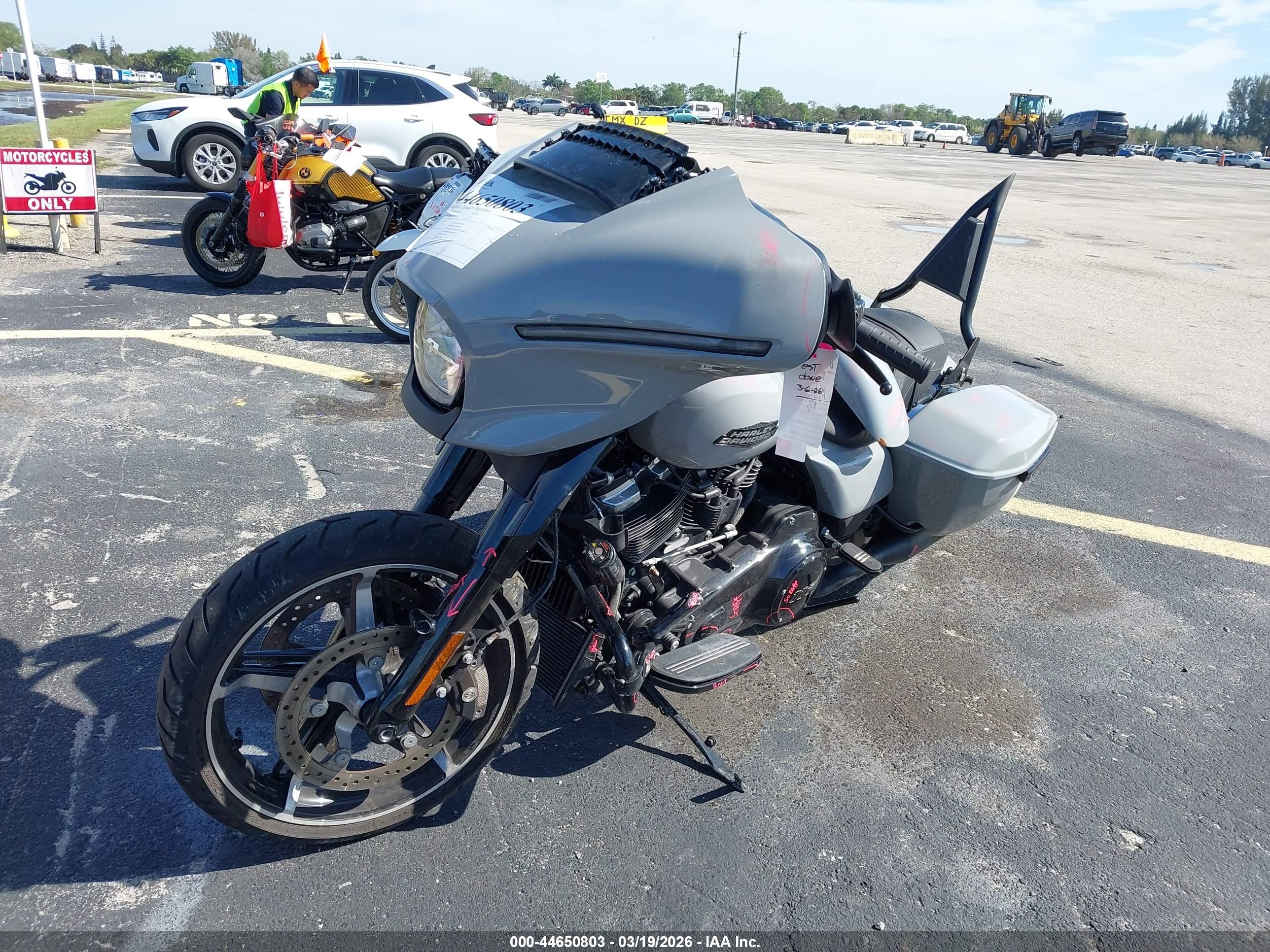 HARLEY-DAVIDSON FLHX image 2