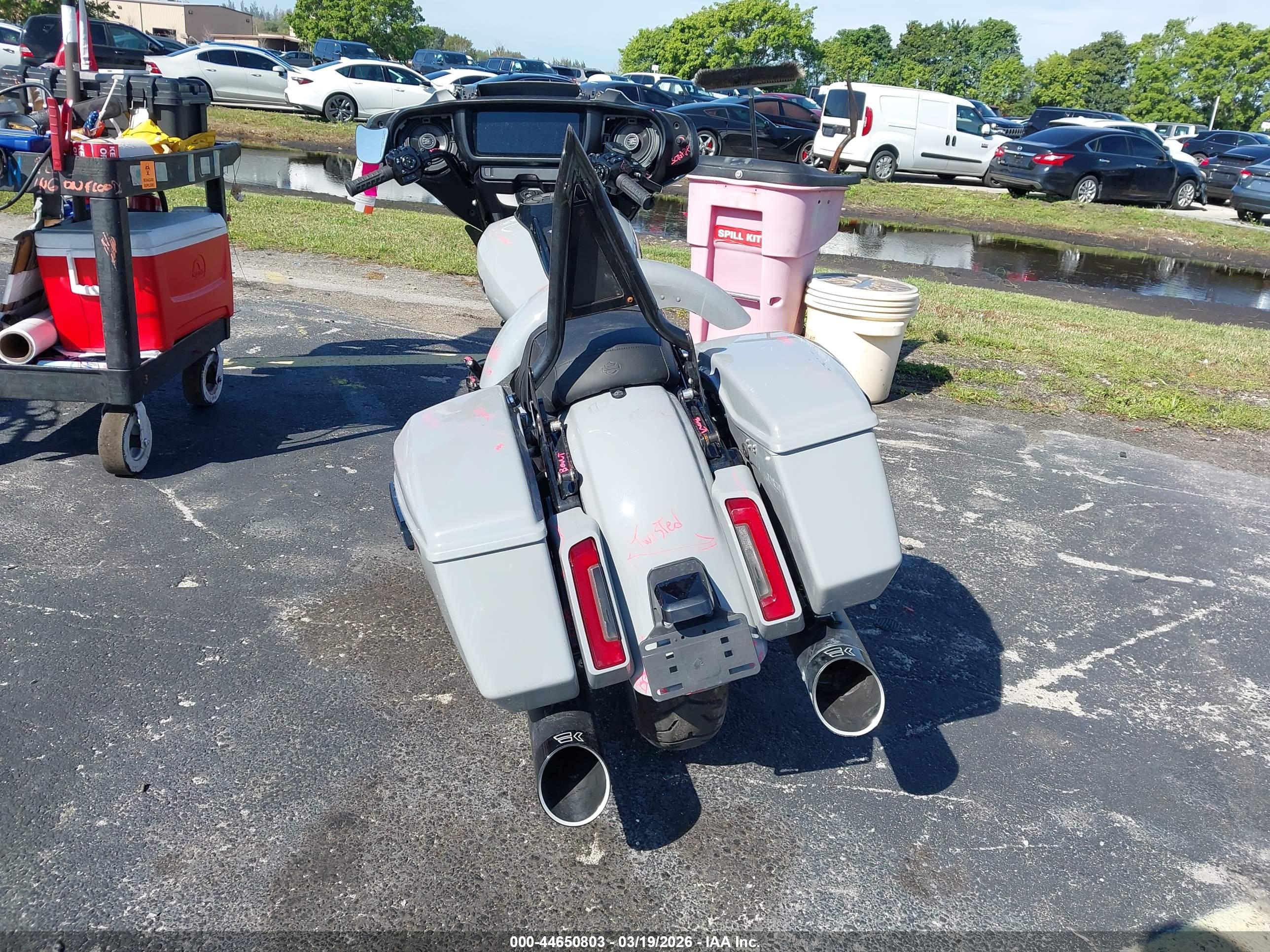 HARLEY-DAVIDSON FLHX image 6