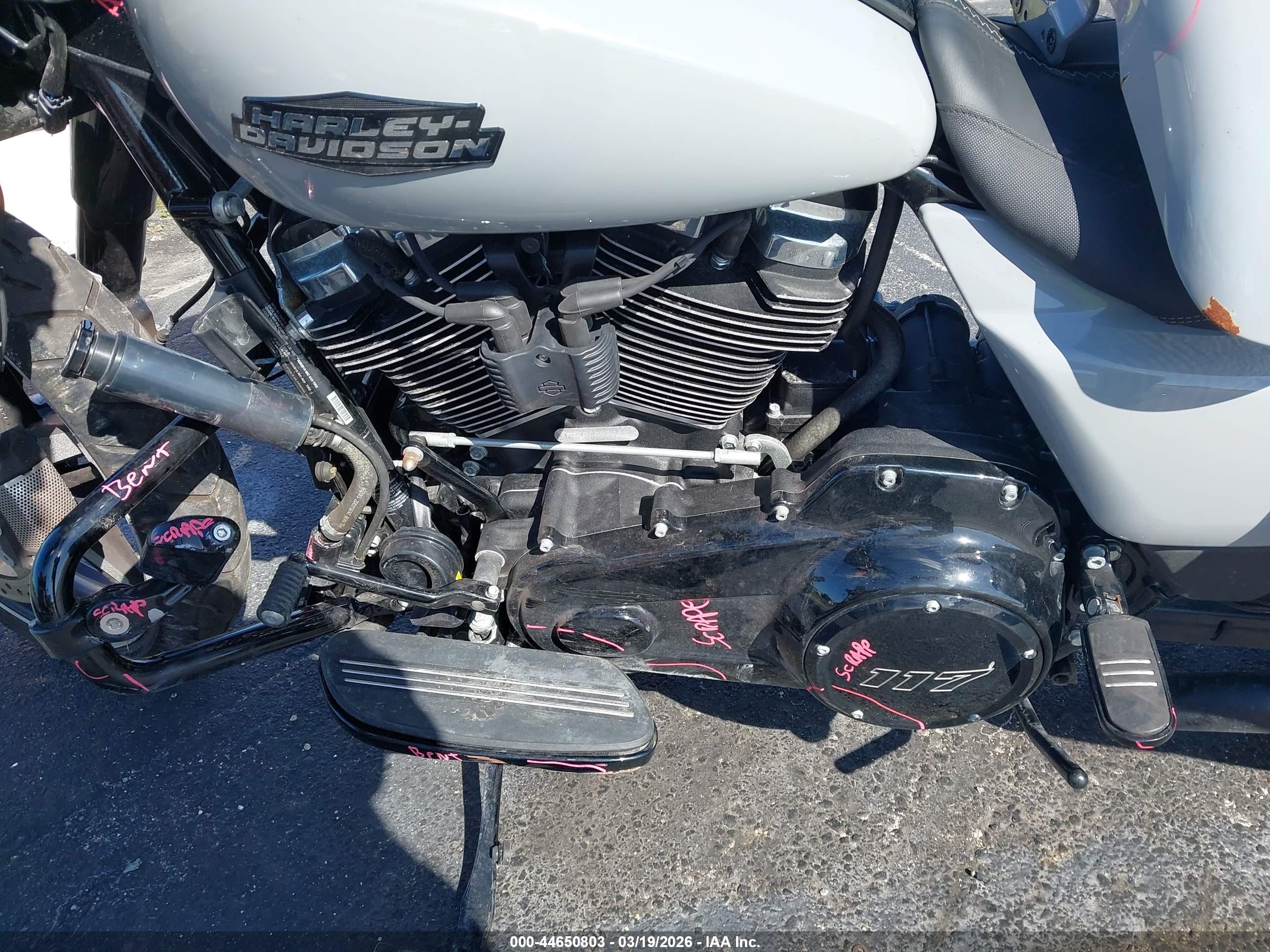 HARLEY-DAVIDSON FLHX image 9