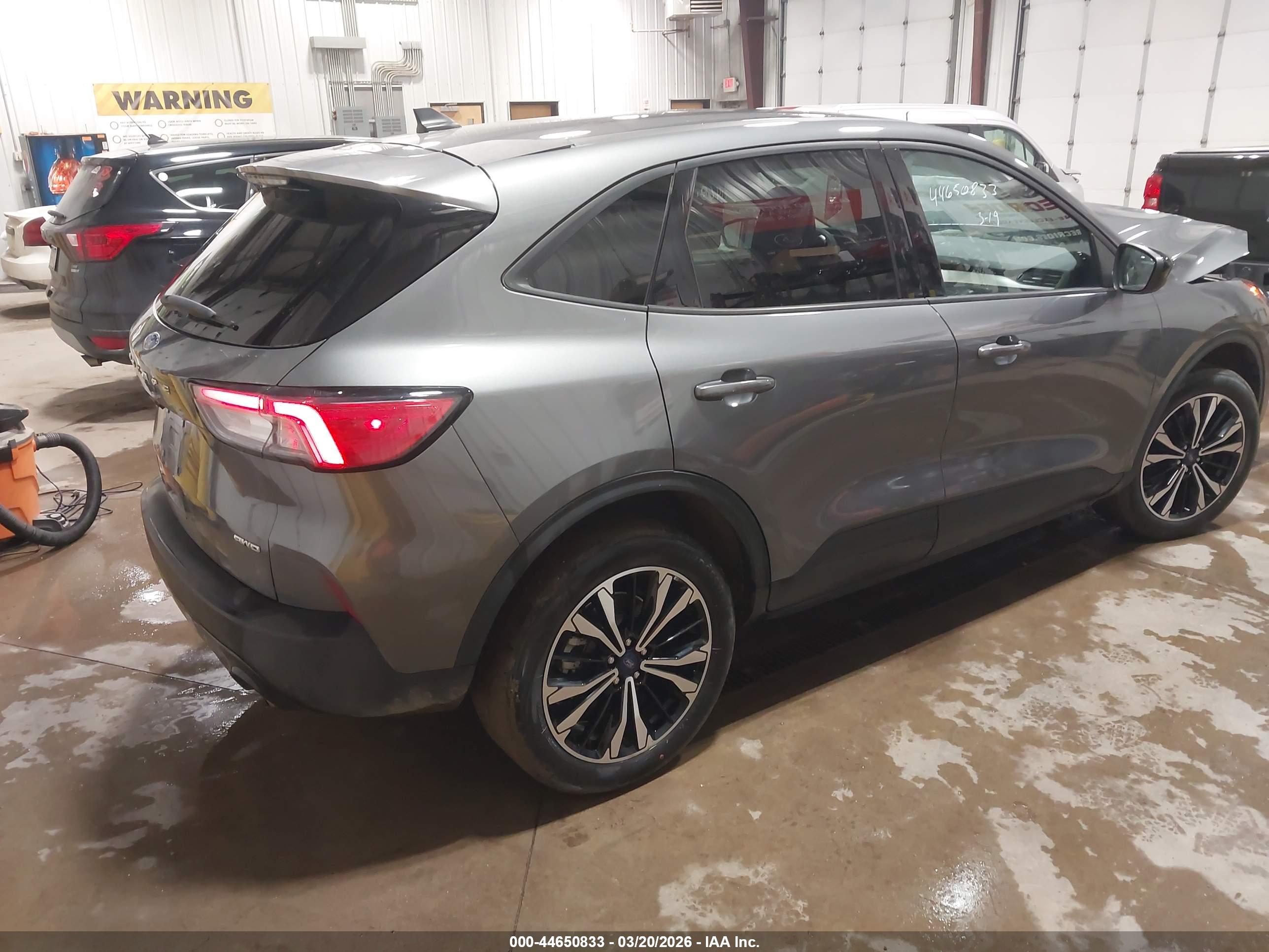 FORD ESCAPE image 4