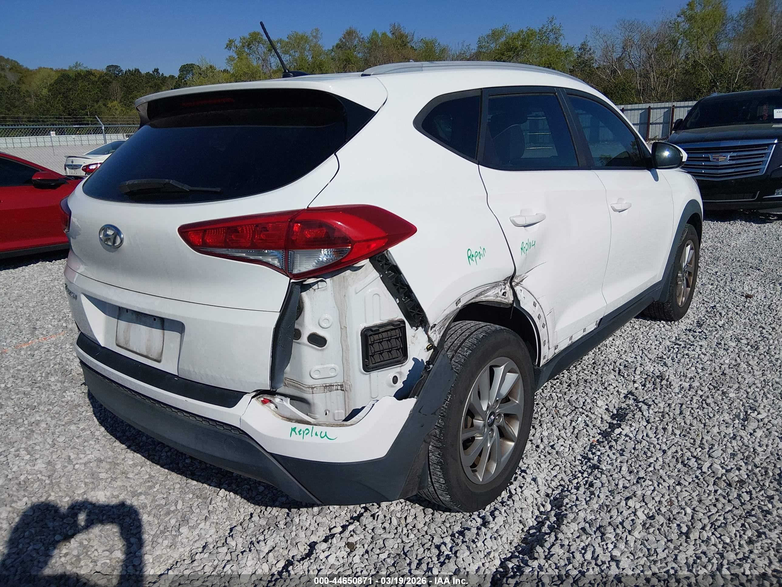 HYUNDAI TUCSON image 6