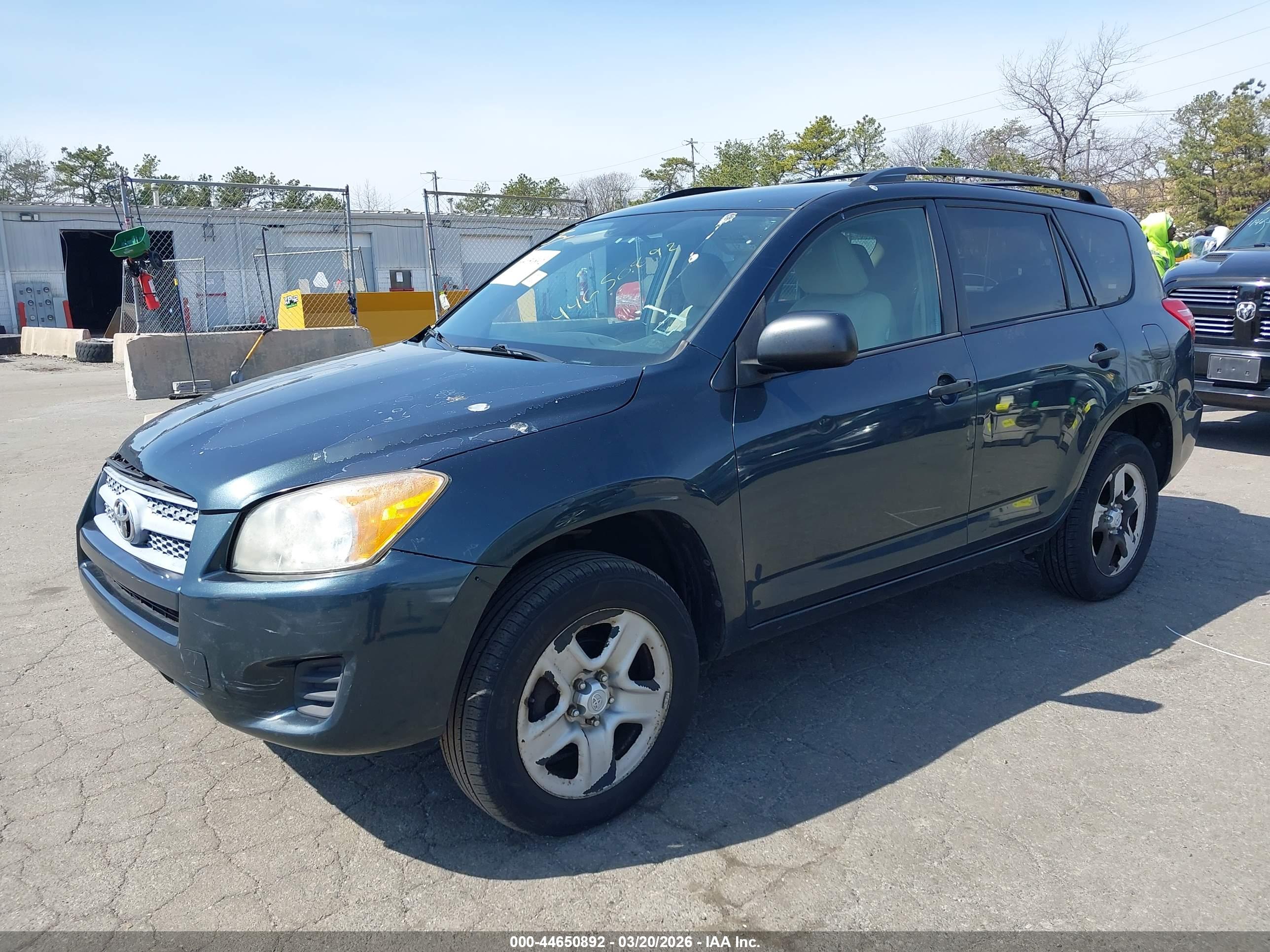 TOYOTA RAV4 image 2