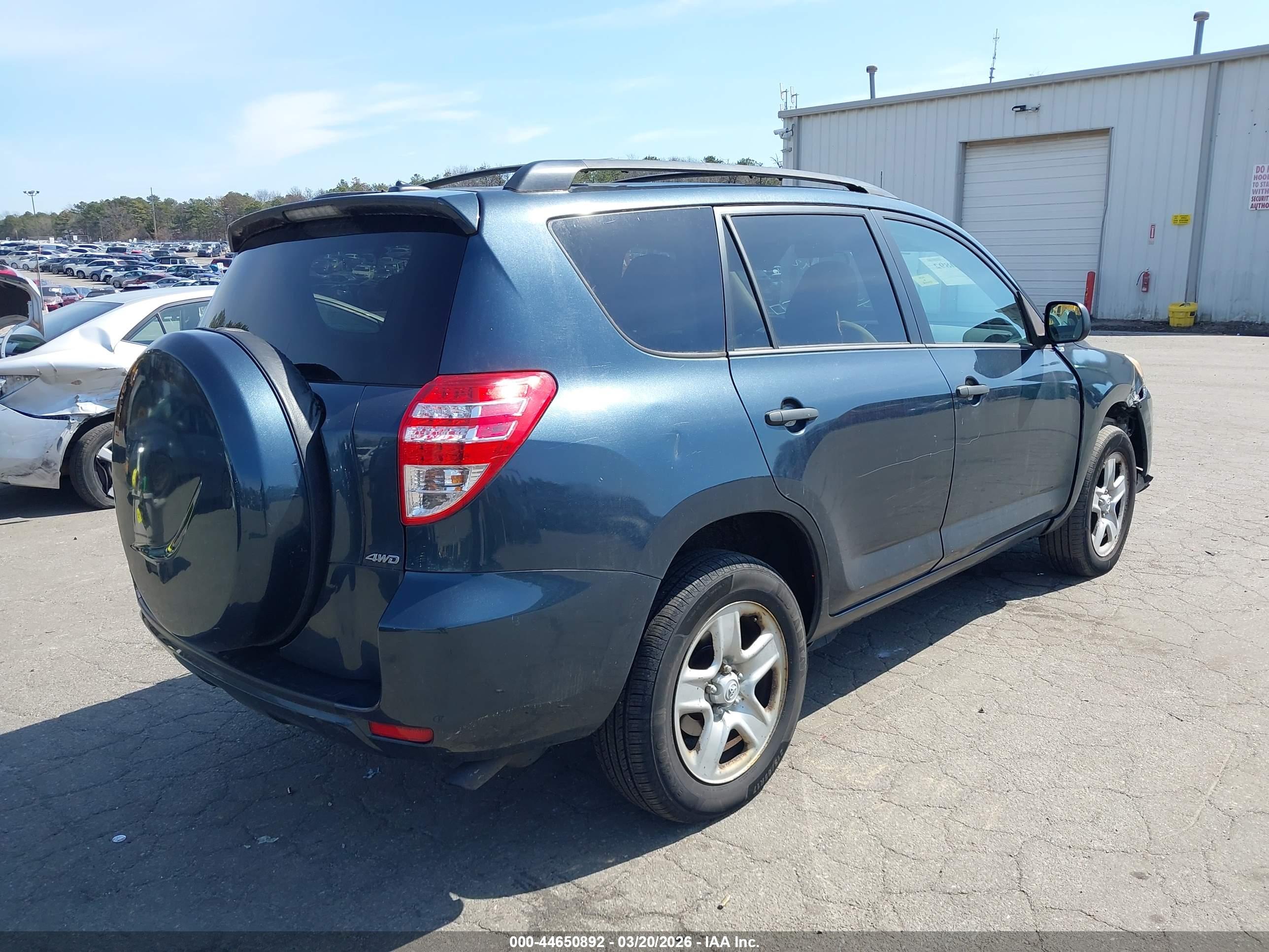 TOYOTA RAV4 image 4