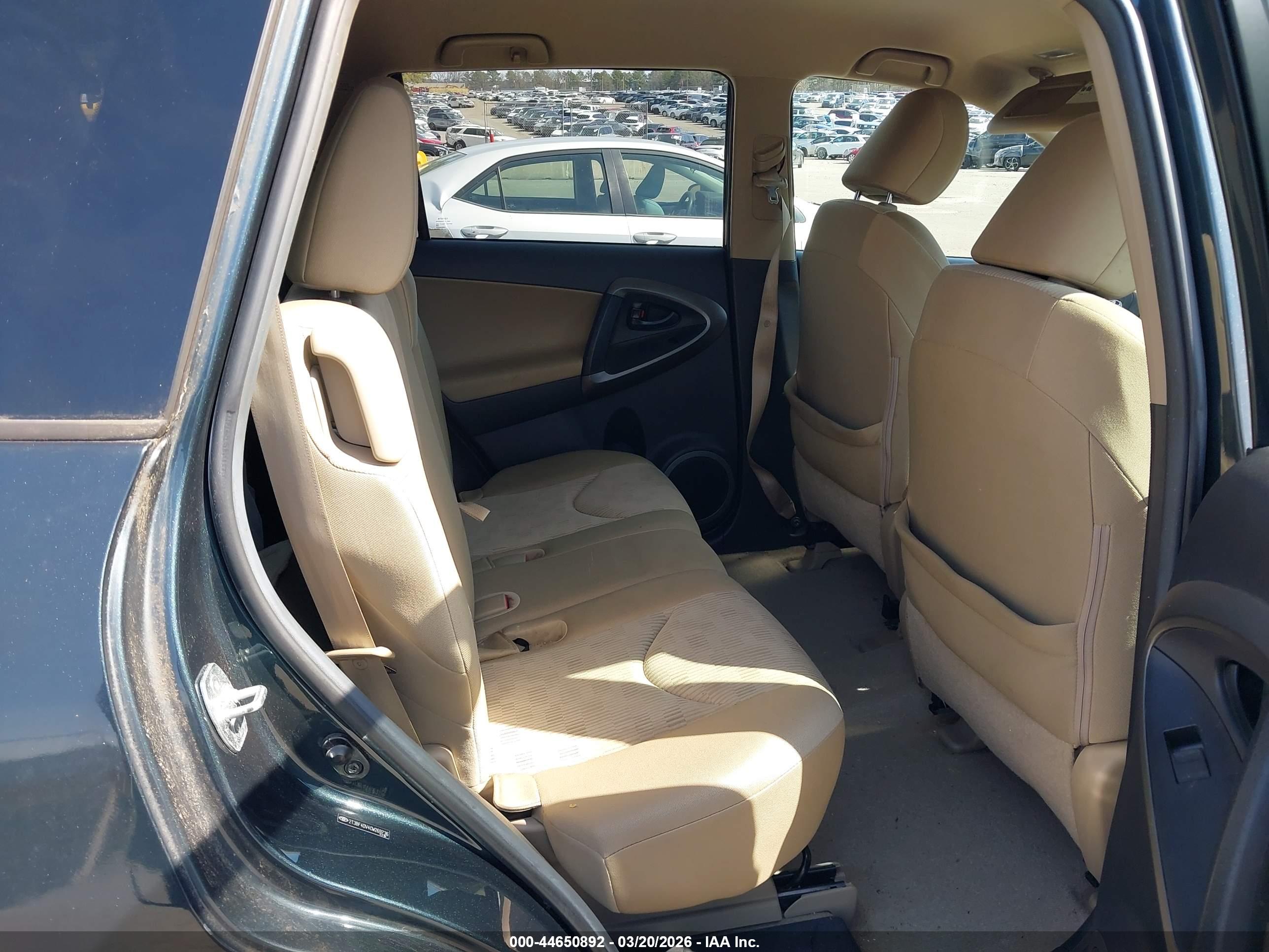 TOYOTA RAV4 image 8