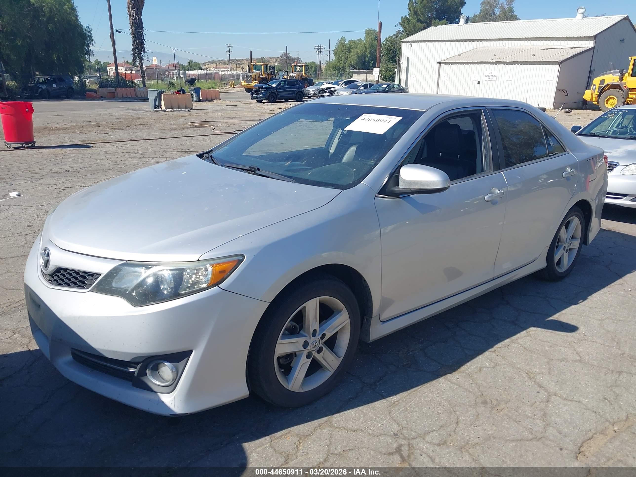TOYOTA CAMRY image 2
