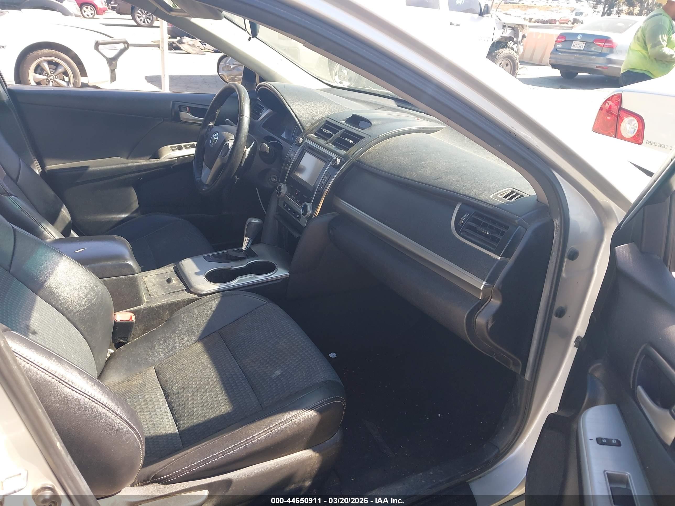 TOYOTA CAMRY image 5