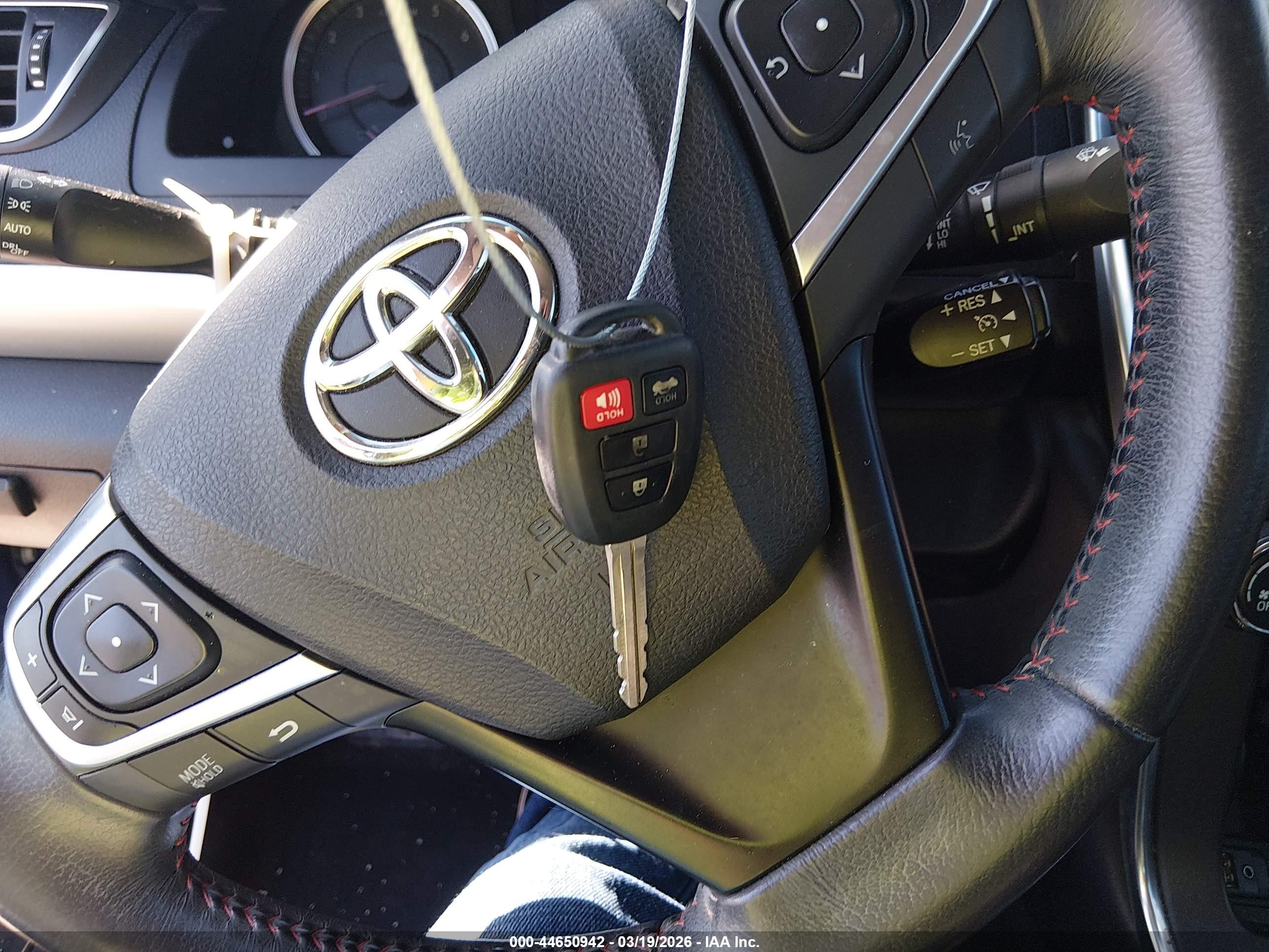 TOYOTA CAMRY image 11
