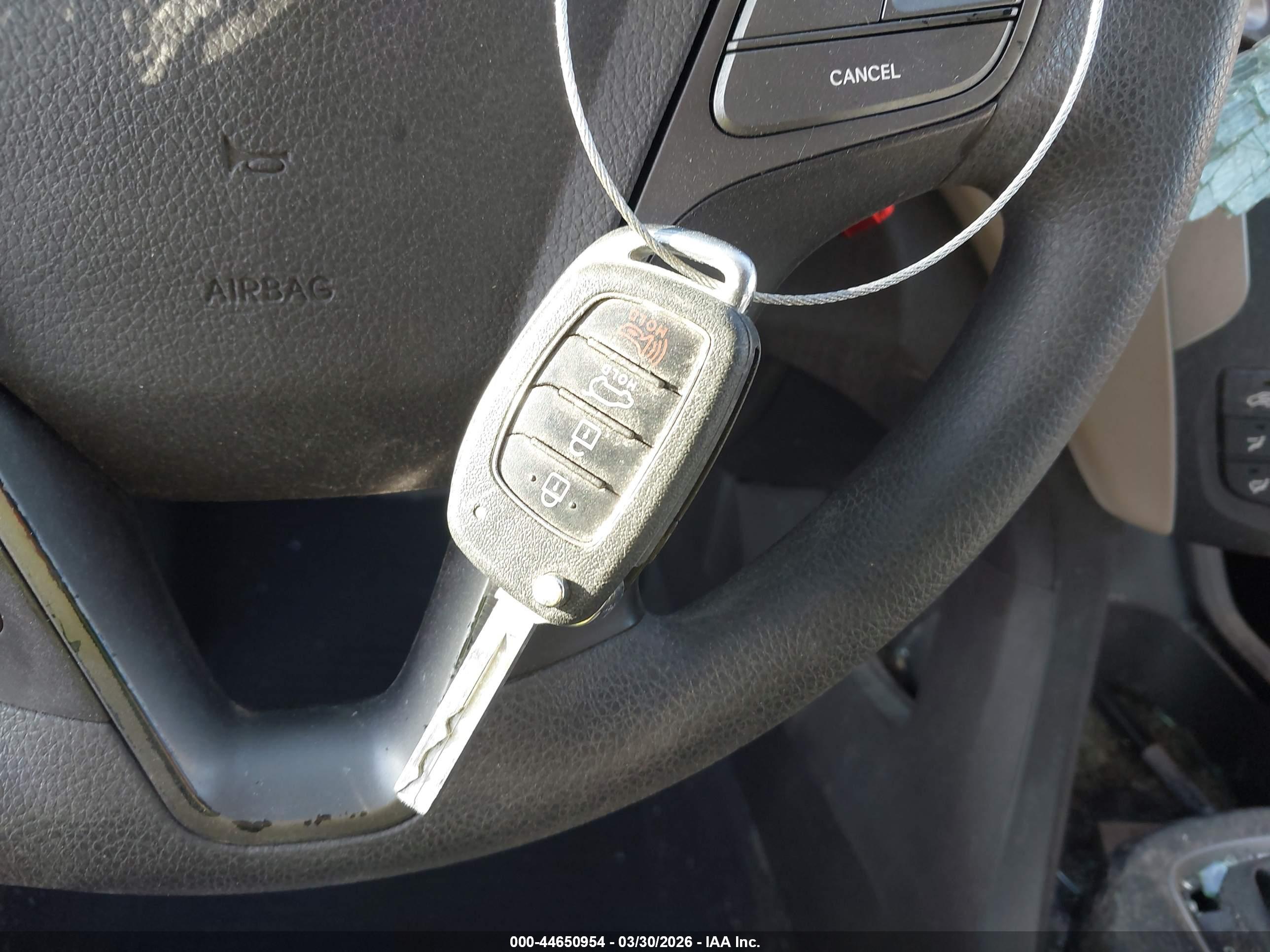 HYUNDAI SANTA image 11