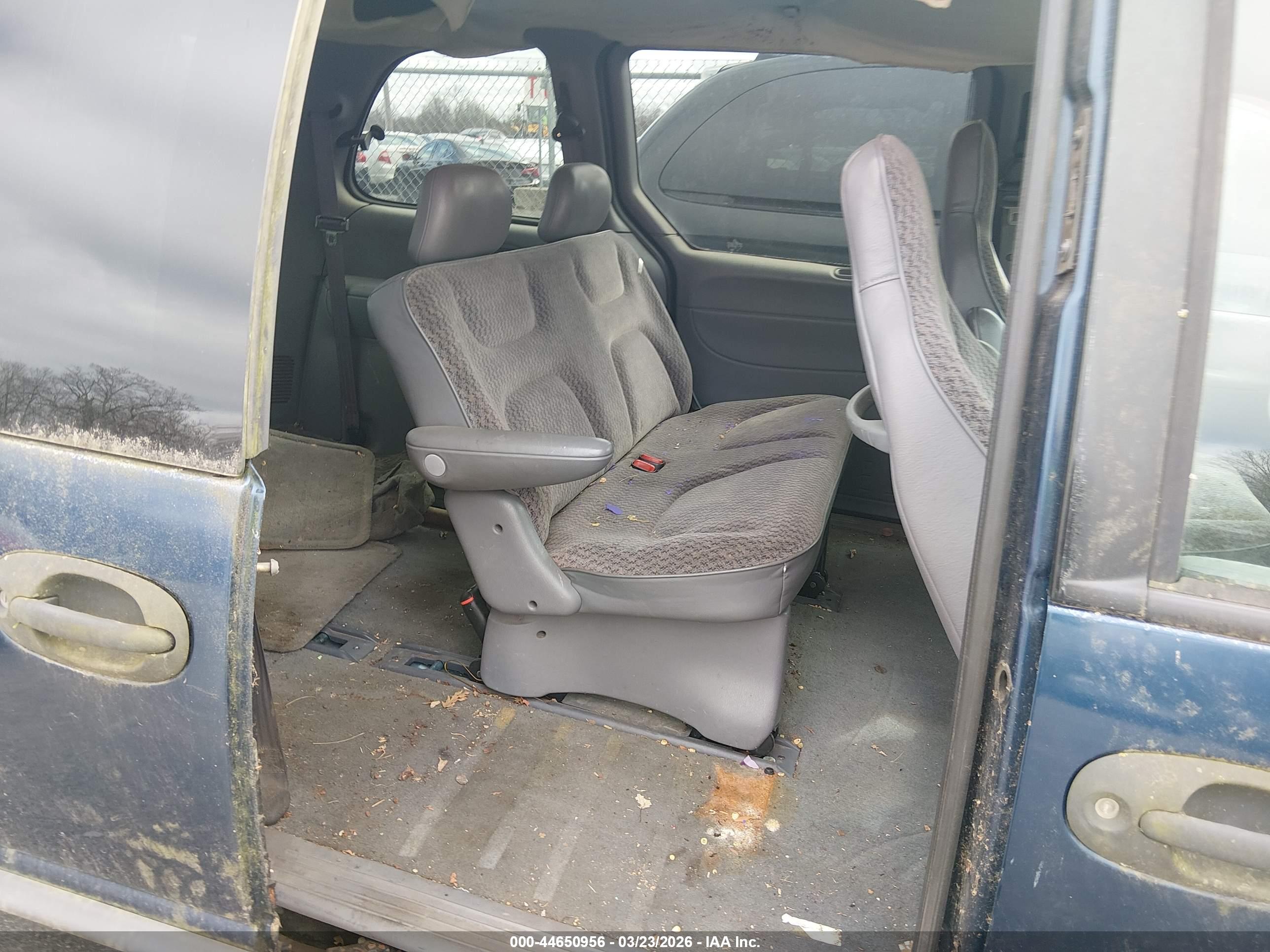 DODGE CARAVAN image 8