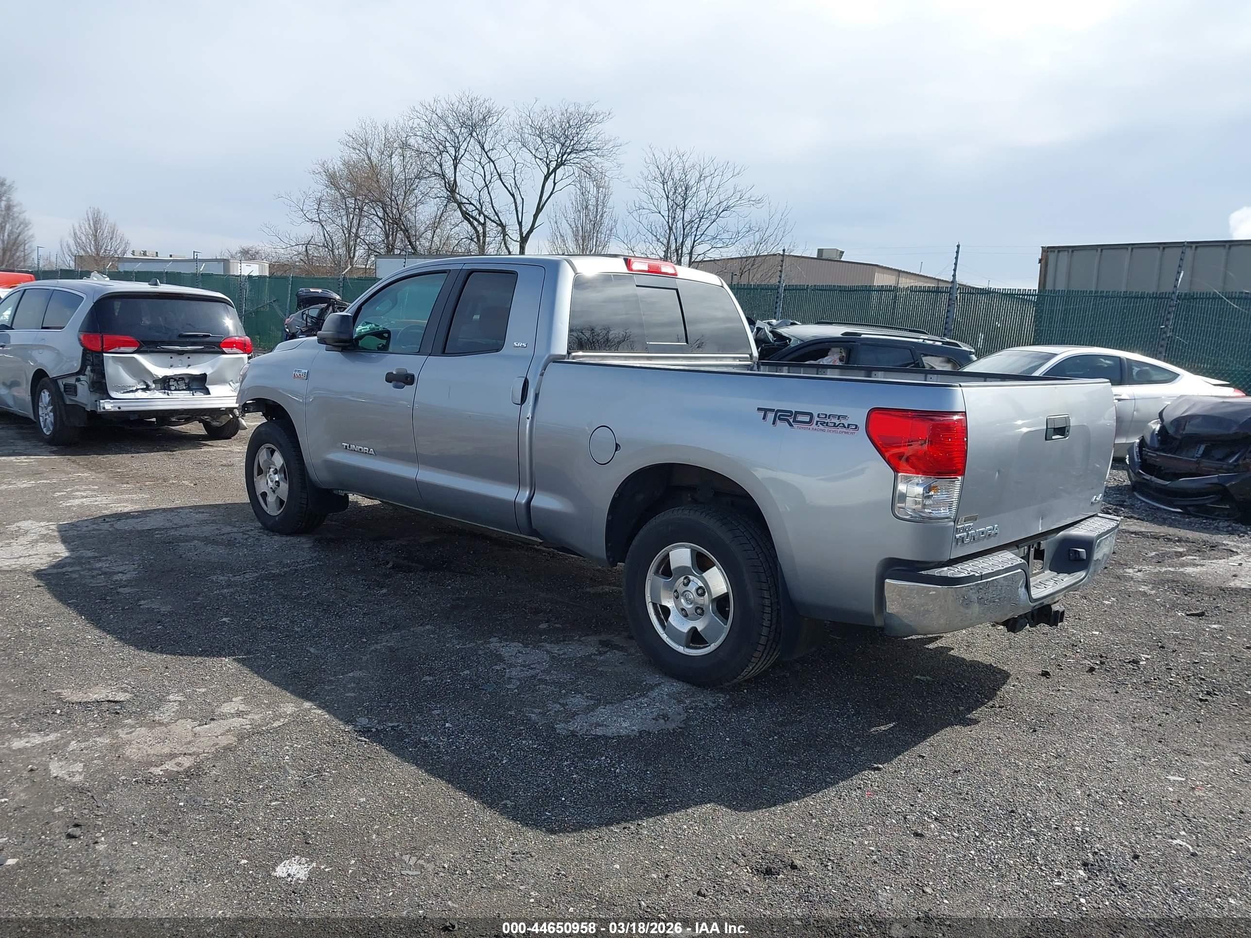 TOYOTA TUNDRA image 3