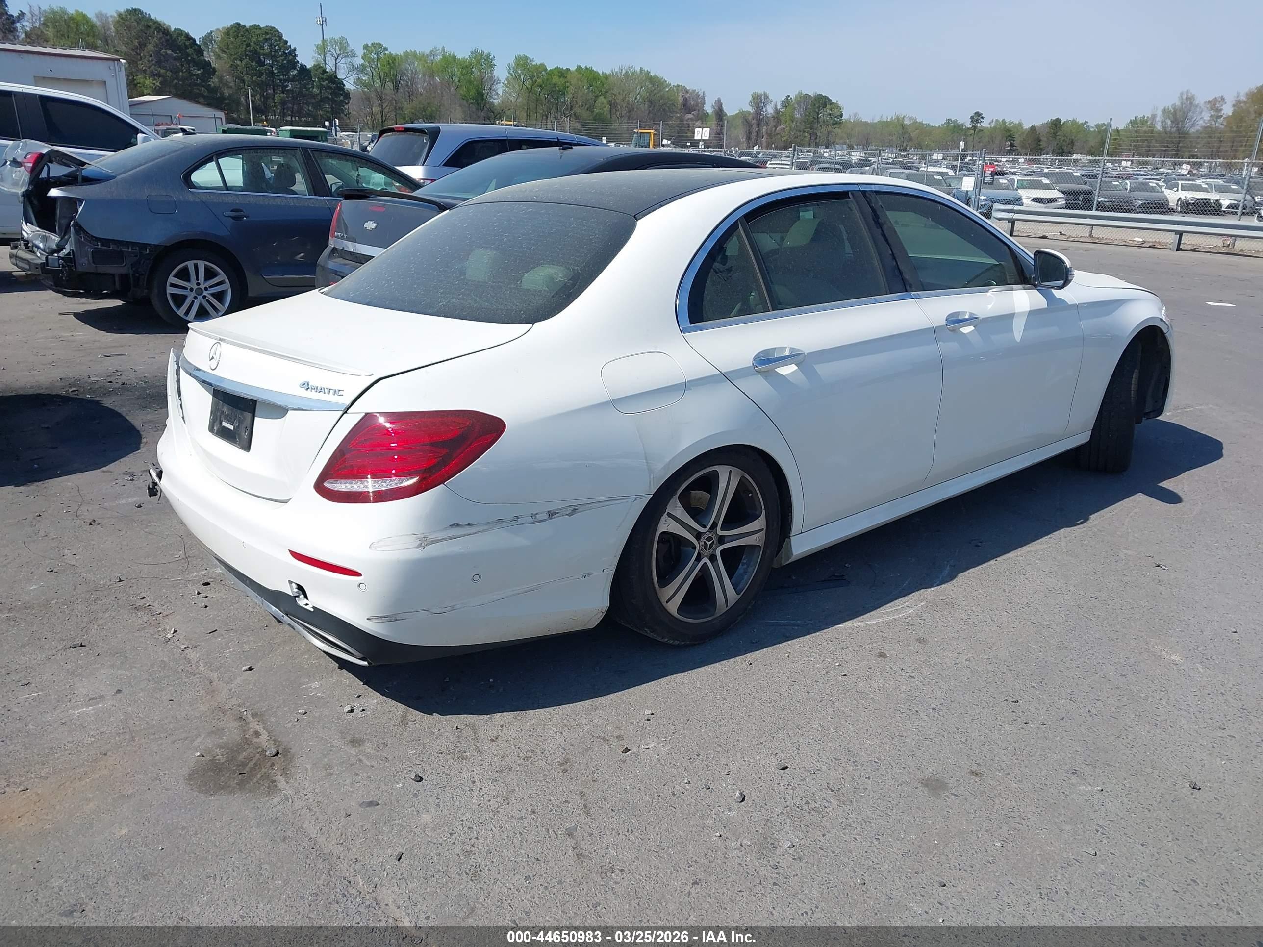 MERCEDES-BENZ E image 4
