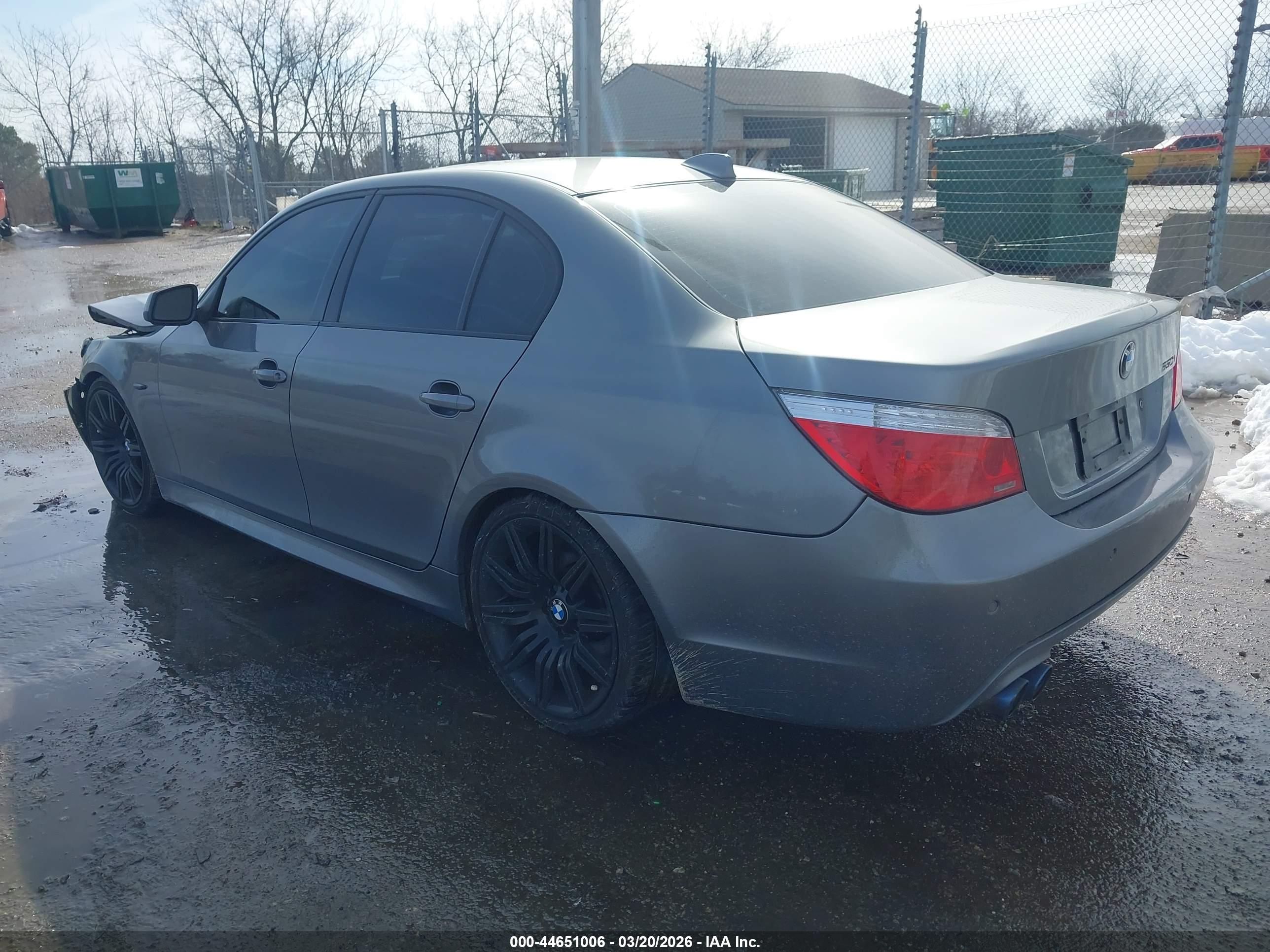 BMW 550I image 3