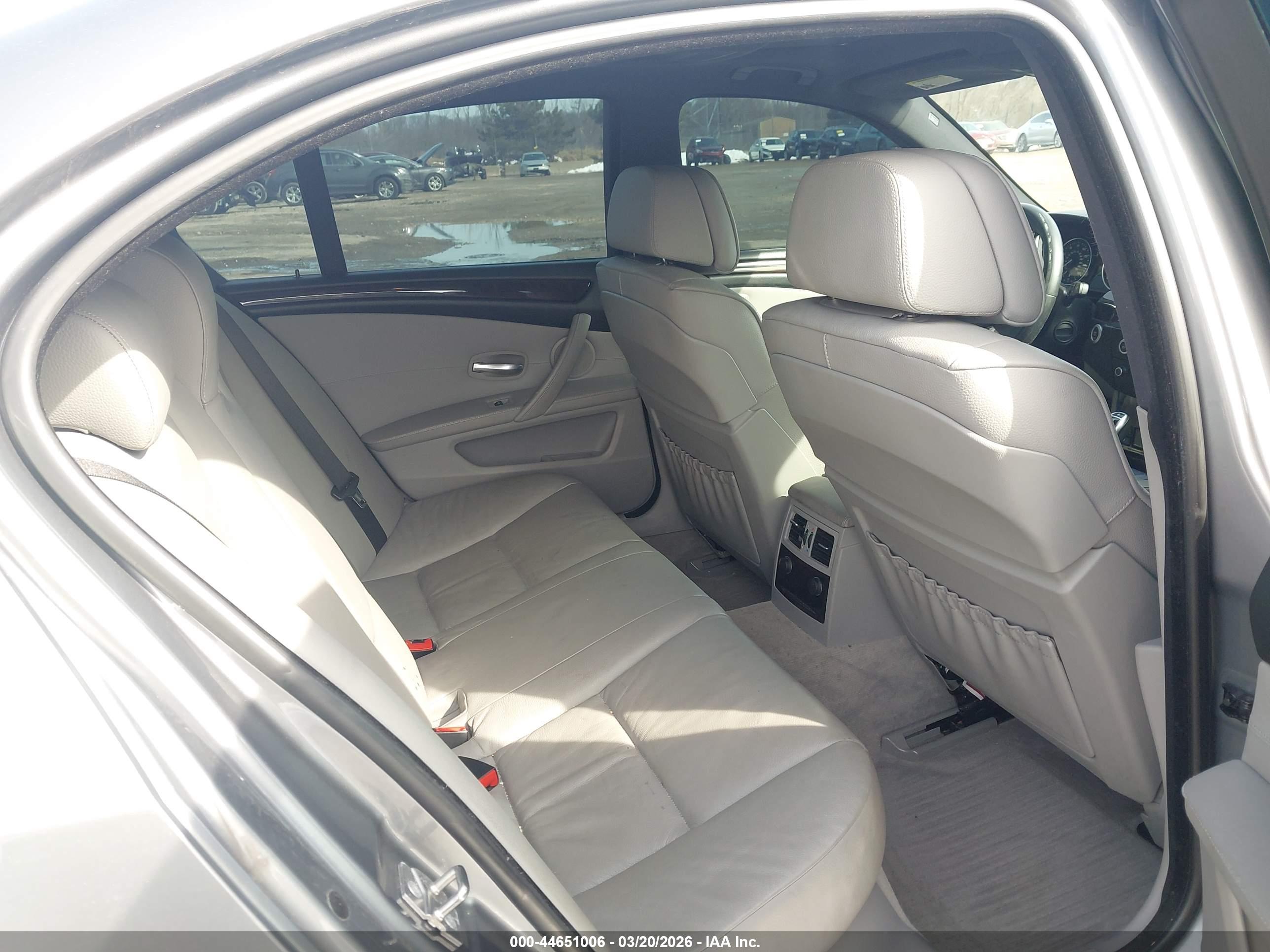 BMW 550I image 8