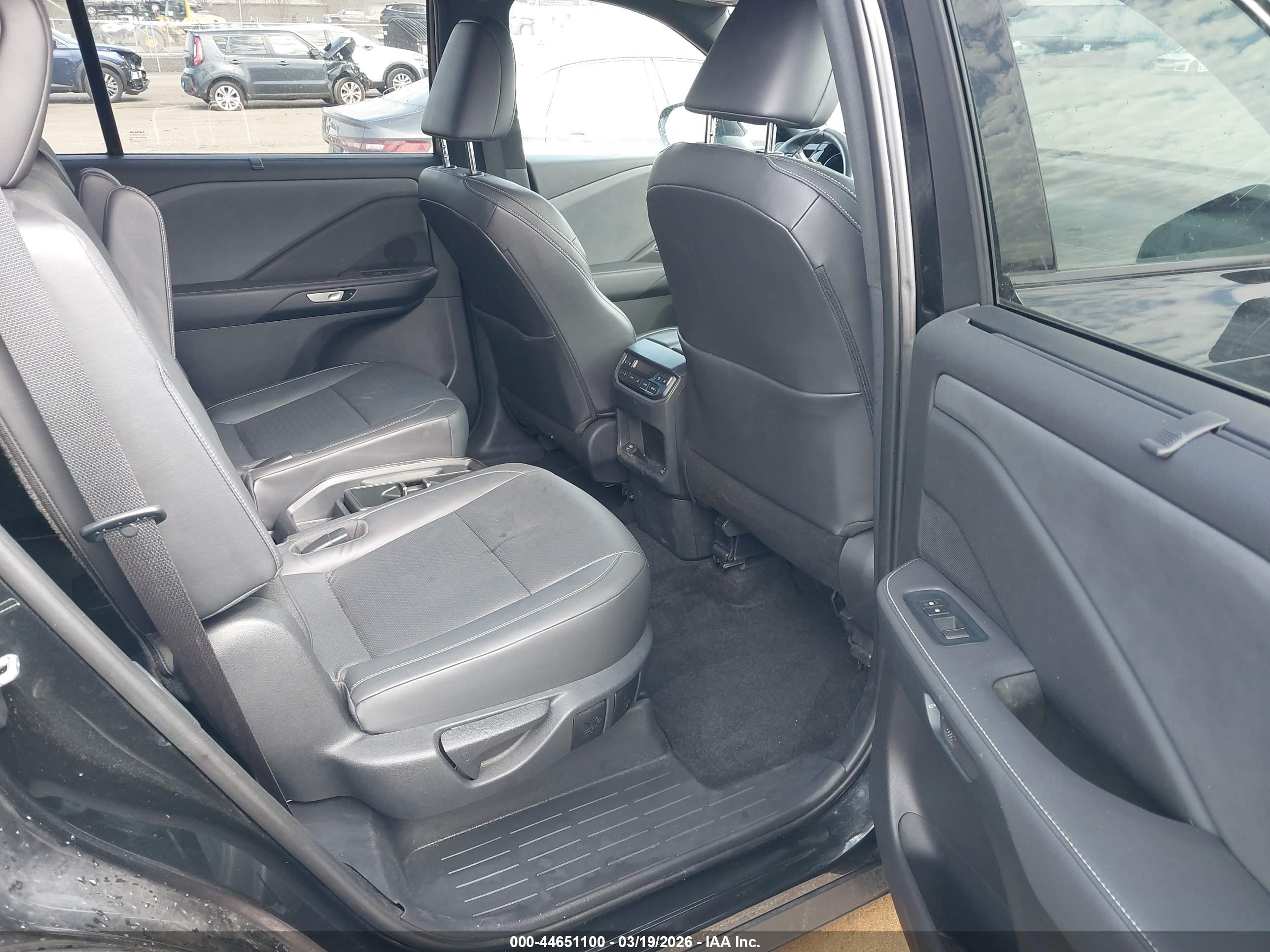 LEXUS TX image 8