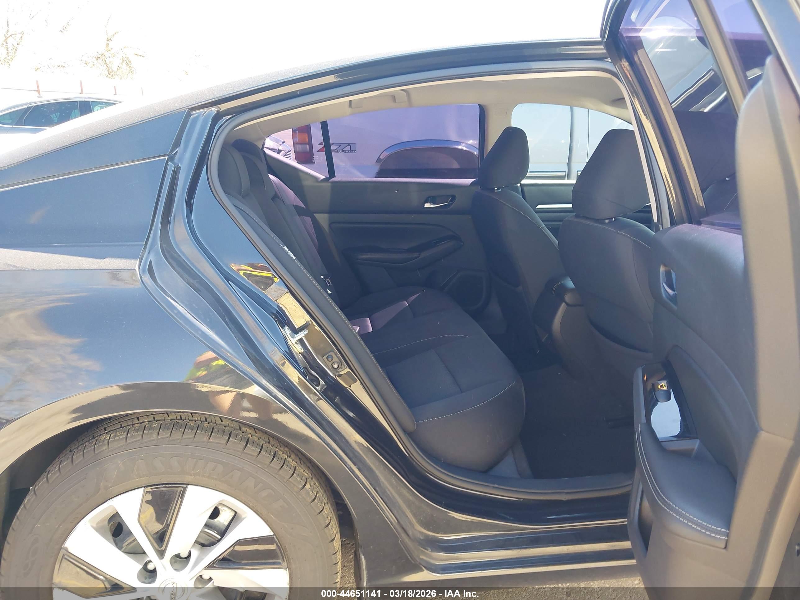 NISSAN ALTIMA image 8